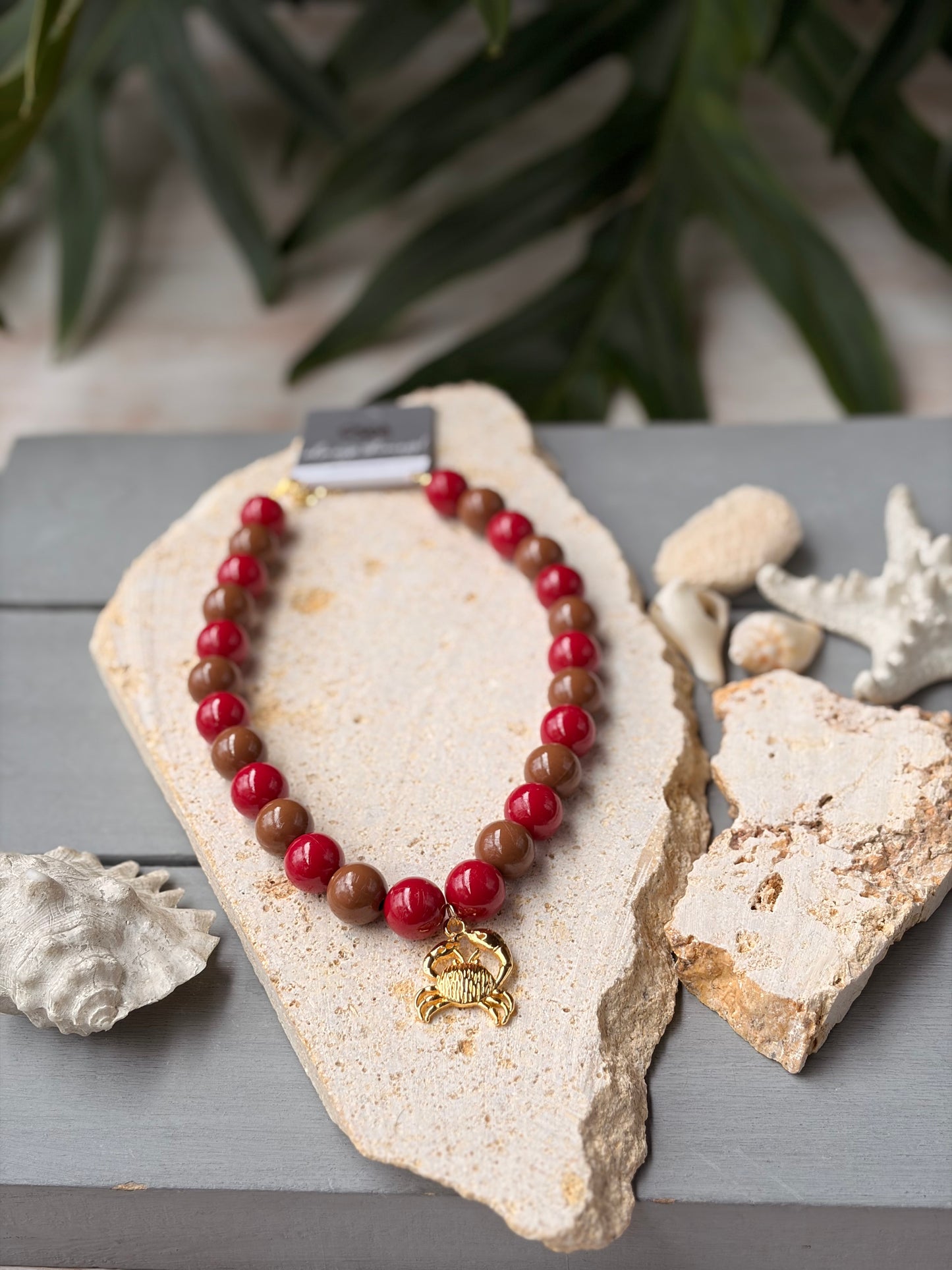 Collar bolas vino y café dije cangrejo