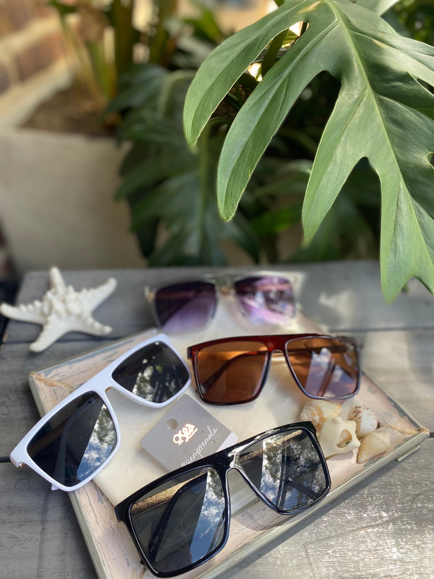 Gafas de sol con encaje dorado