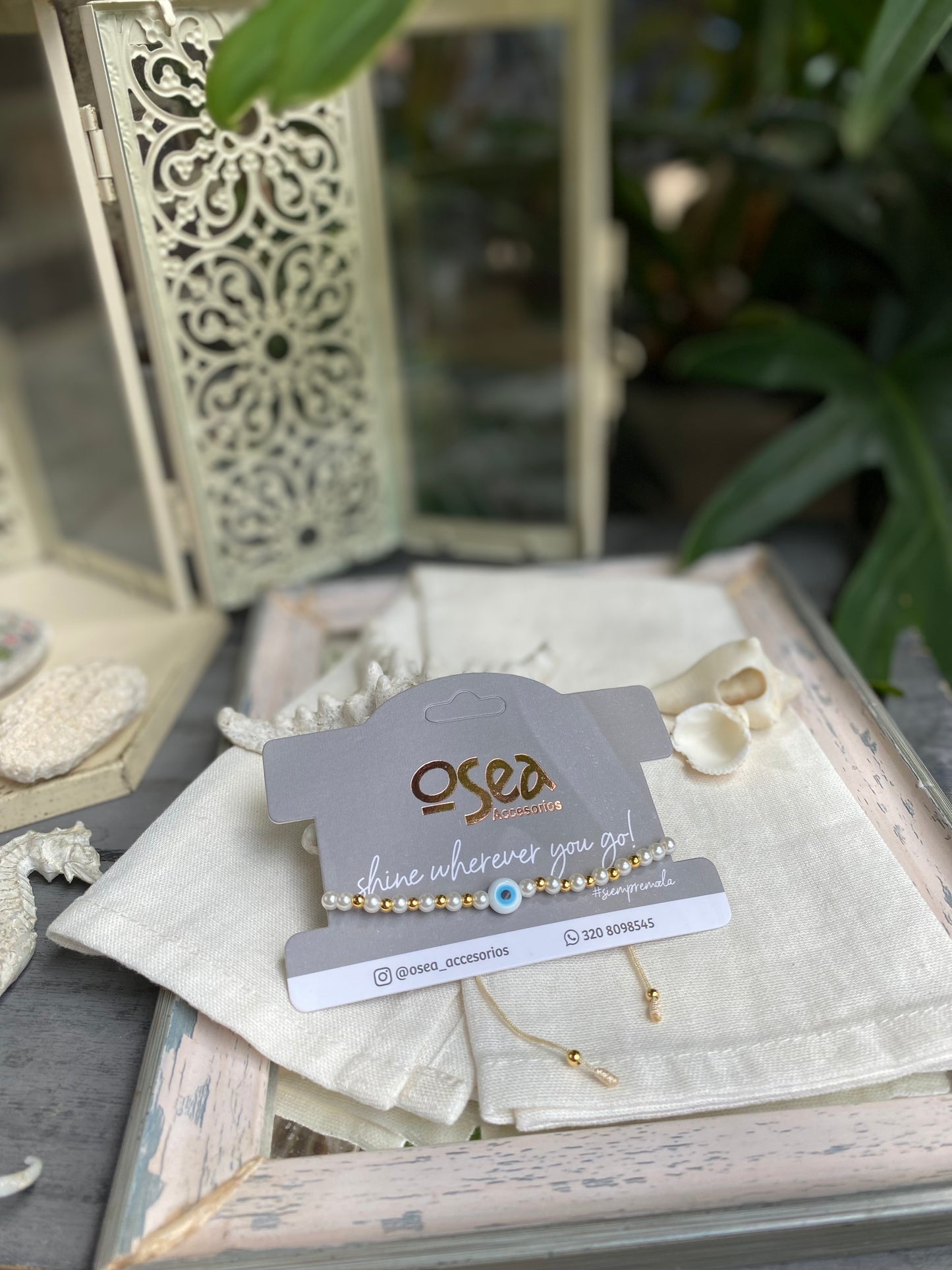 Pulsera hilo en perlas y dije ojo