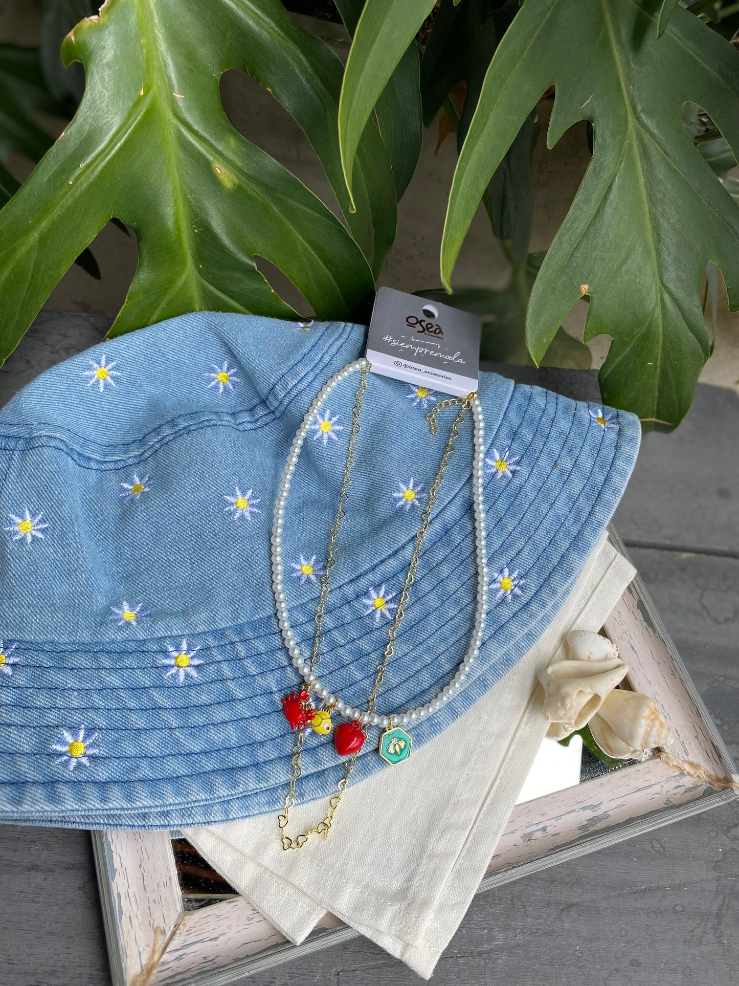 Collar doble perlas y dijes