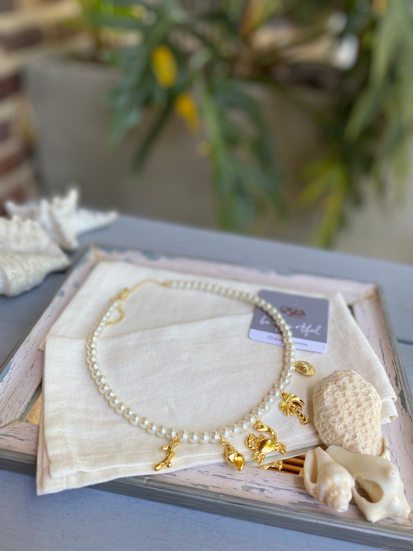 Collar perlas dijes de mar baño en oro 24k