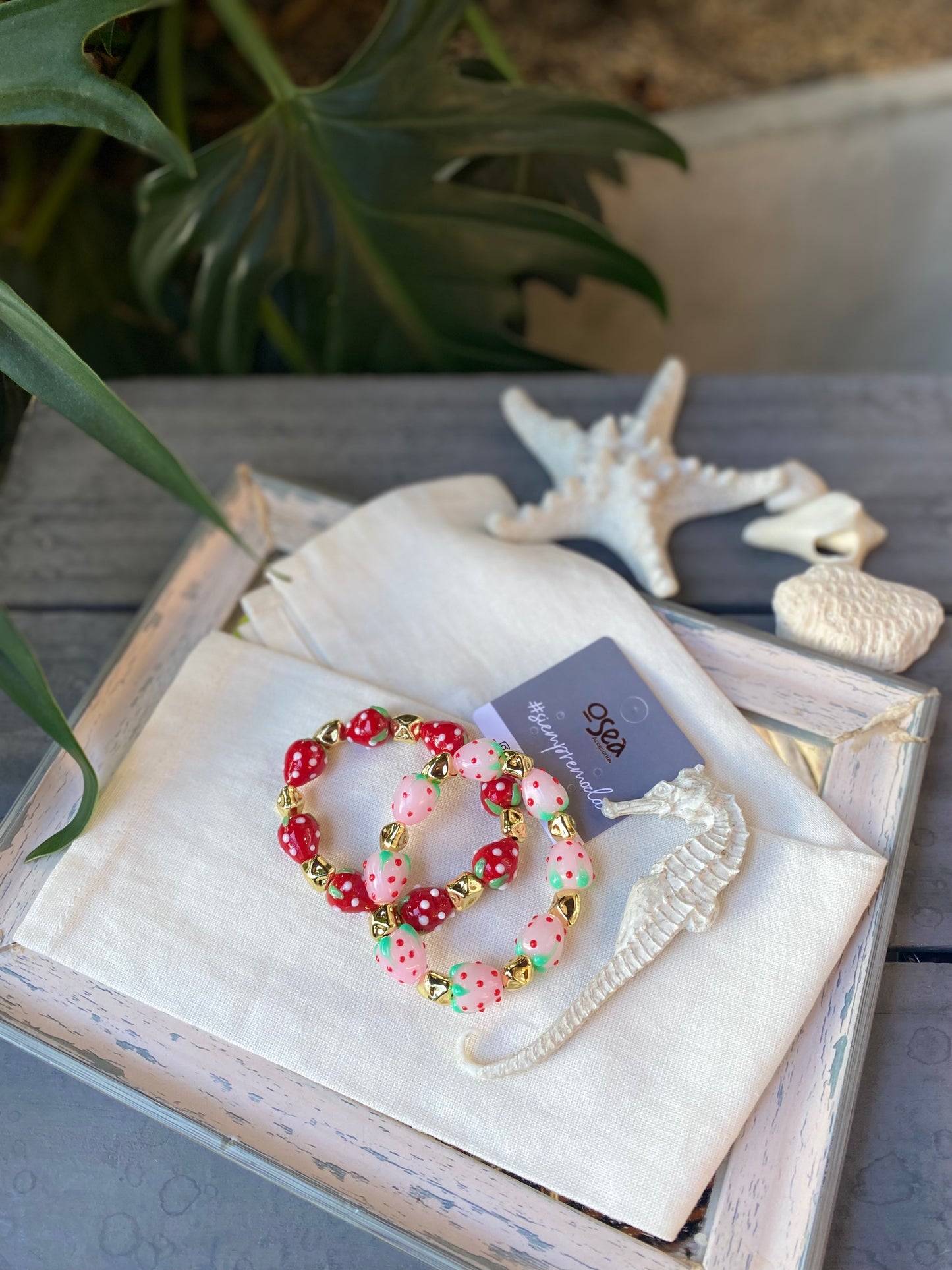 Pulsera resortada de fresas