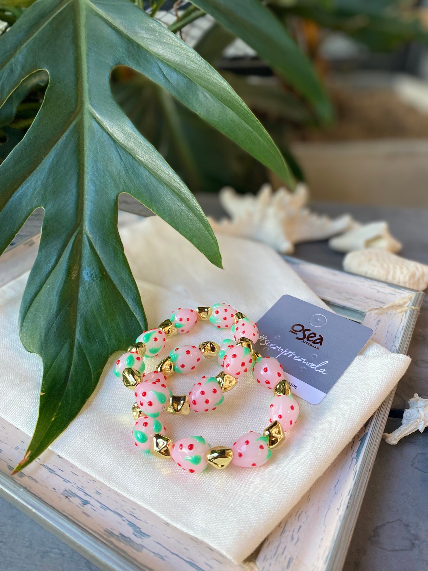 Pulsera resortada de fresas