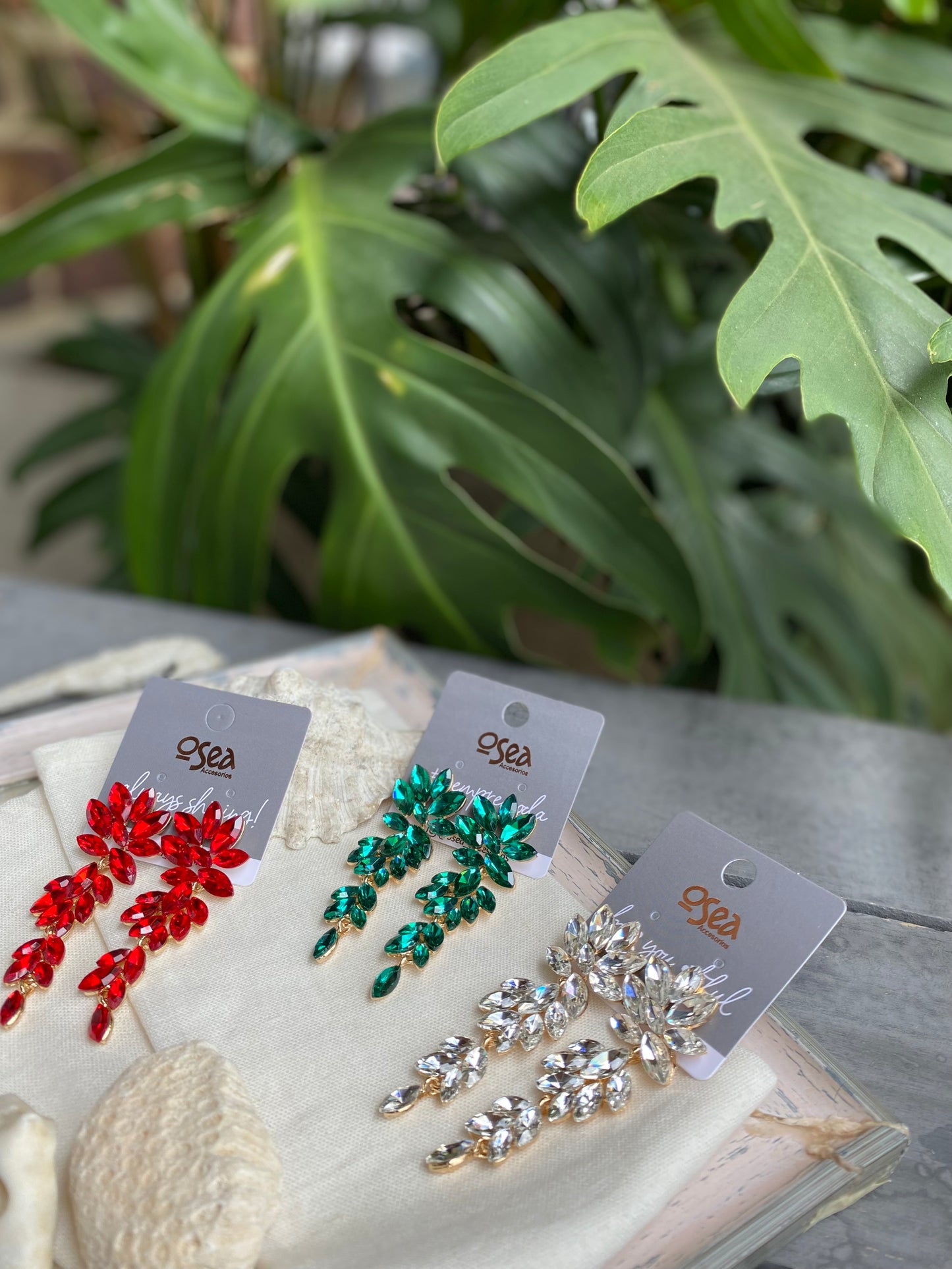Aretes largos con piedras
