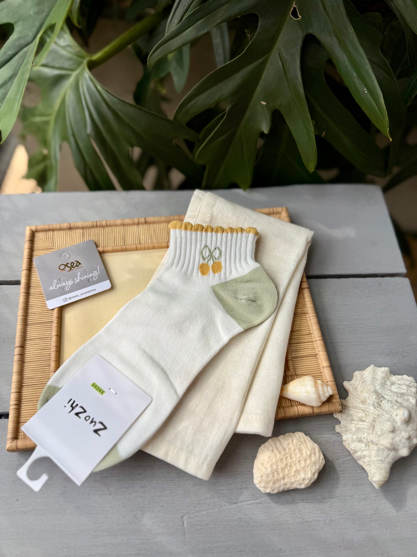 Media con detalles mostaza 💛💛