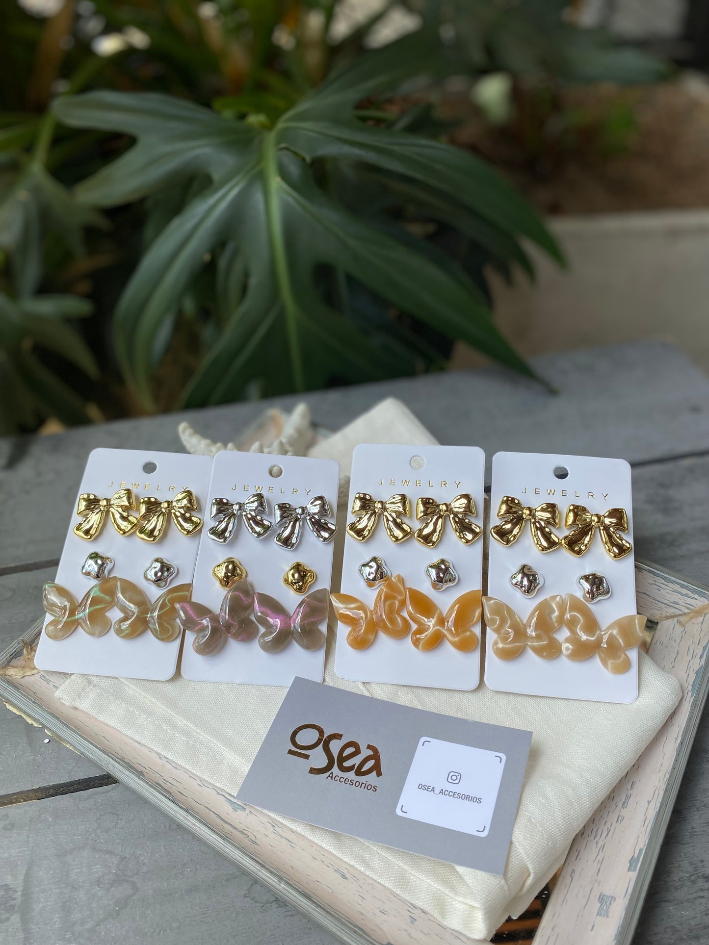 Set de topos en fantasía moño y mariposa