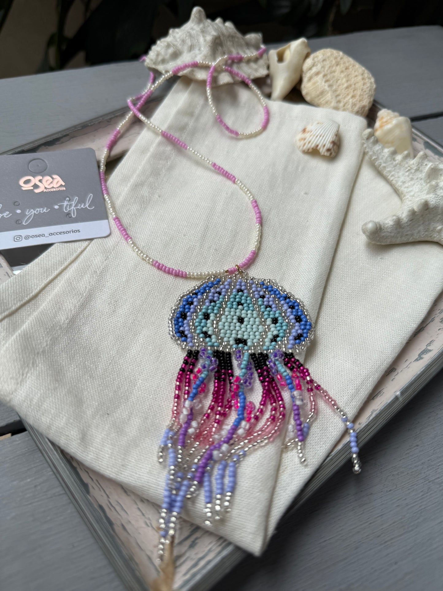 Collar largo pulpo en mostacilla