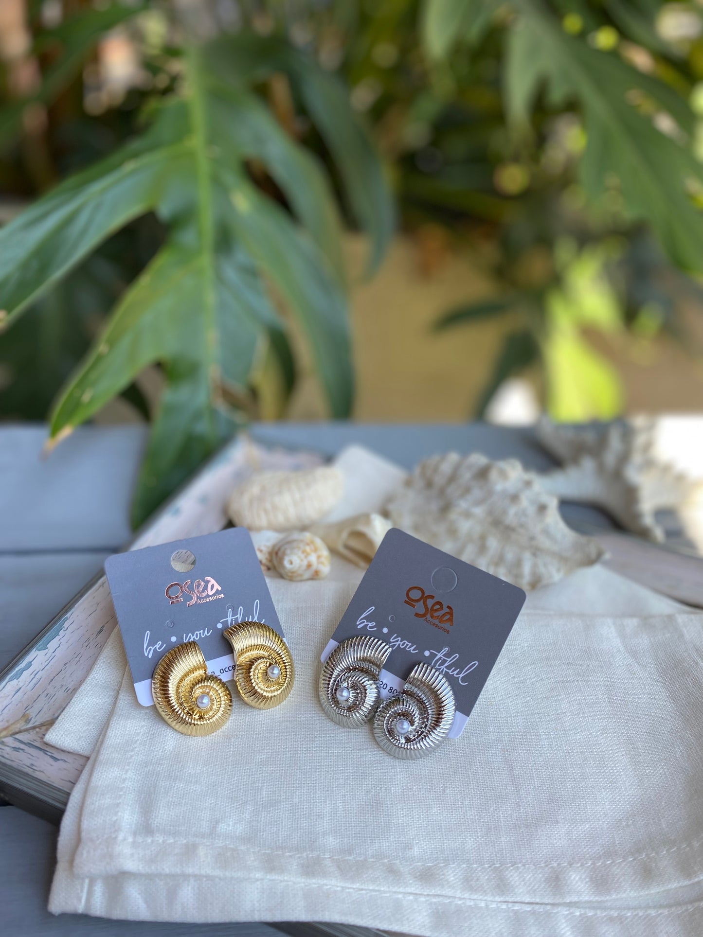 Topos caracol con perla en oro golfied