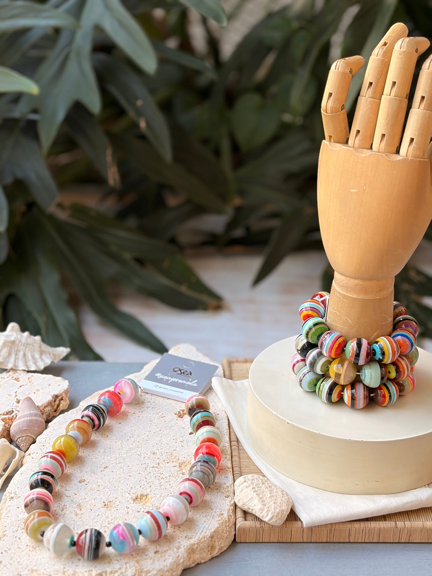 Collar resina bolas matices colores