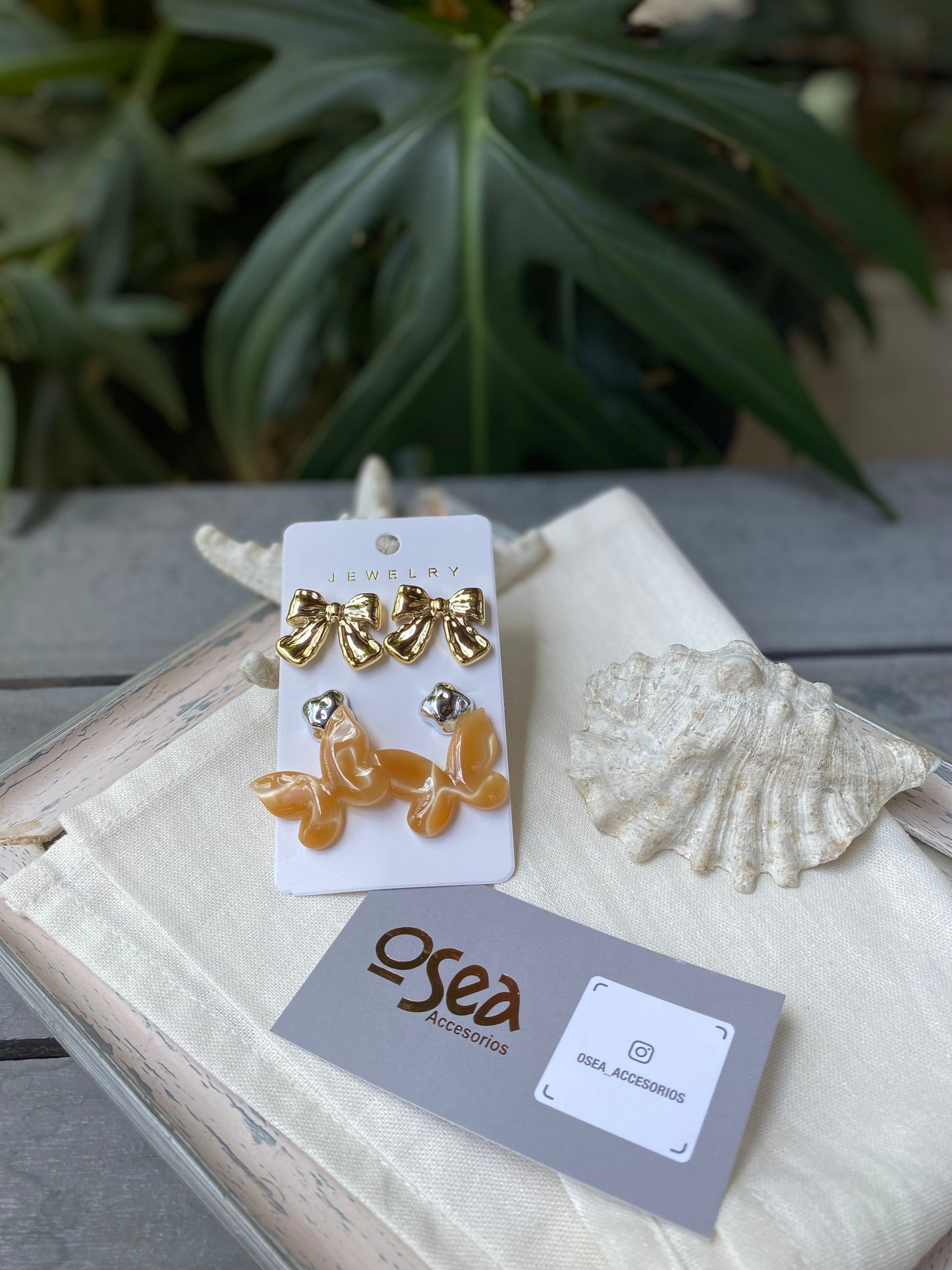 Set de topos en fantasía moño y mariposa