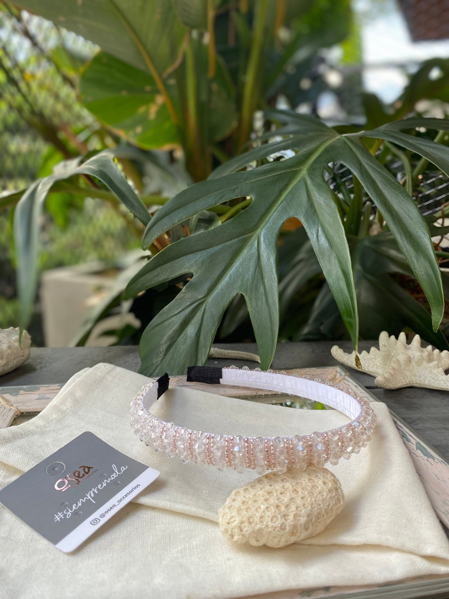 Diadema de piedras en fantasía