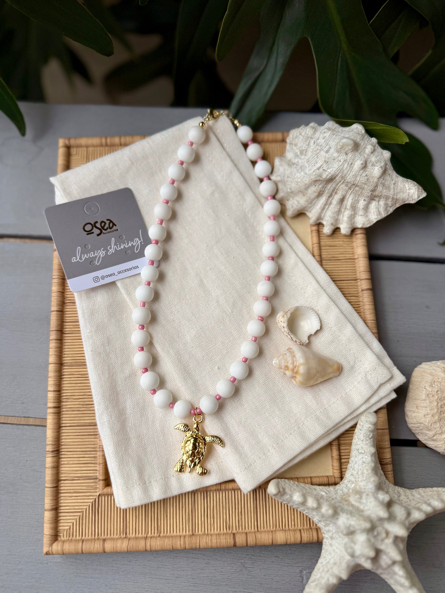 Collar blanco tortuga de mar