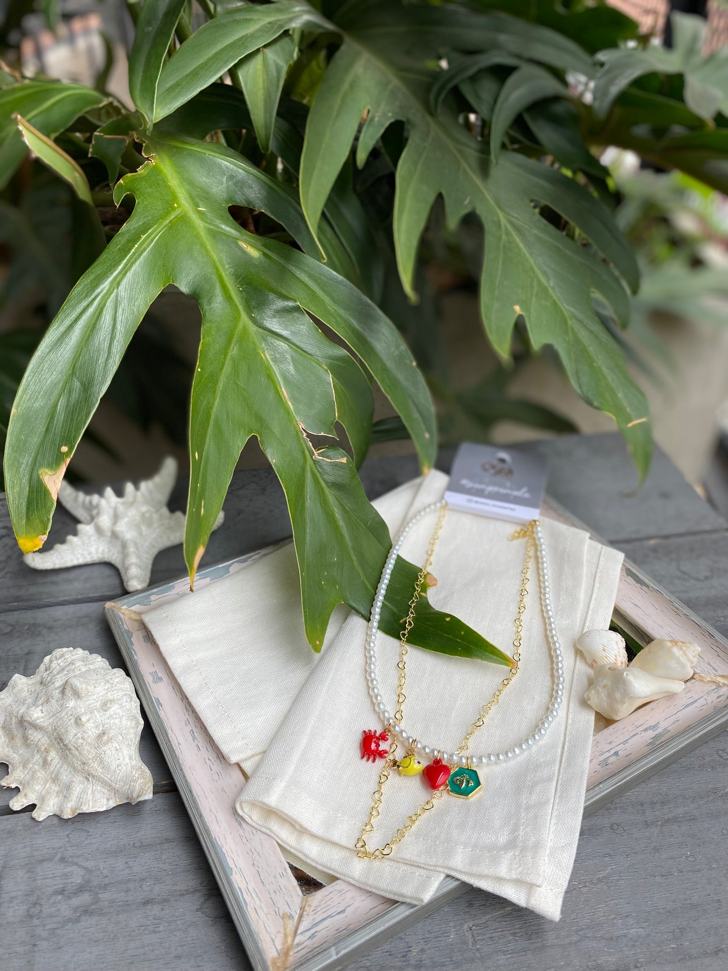 Collar doble perlas y dijes