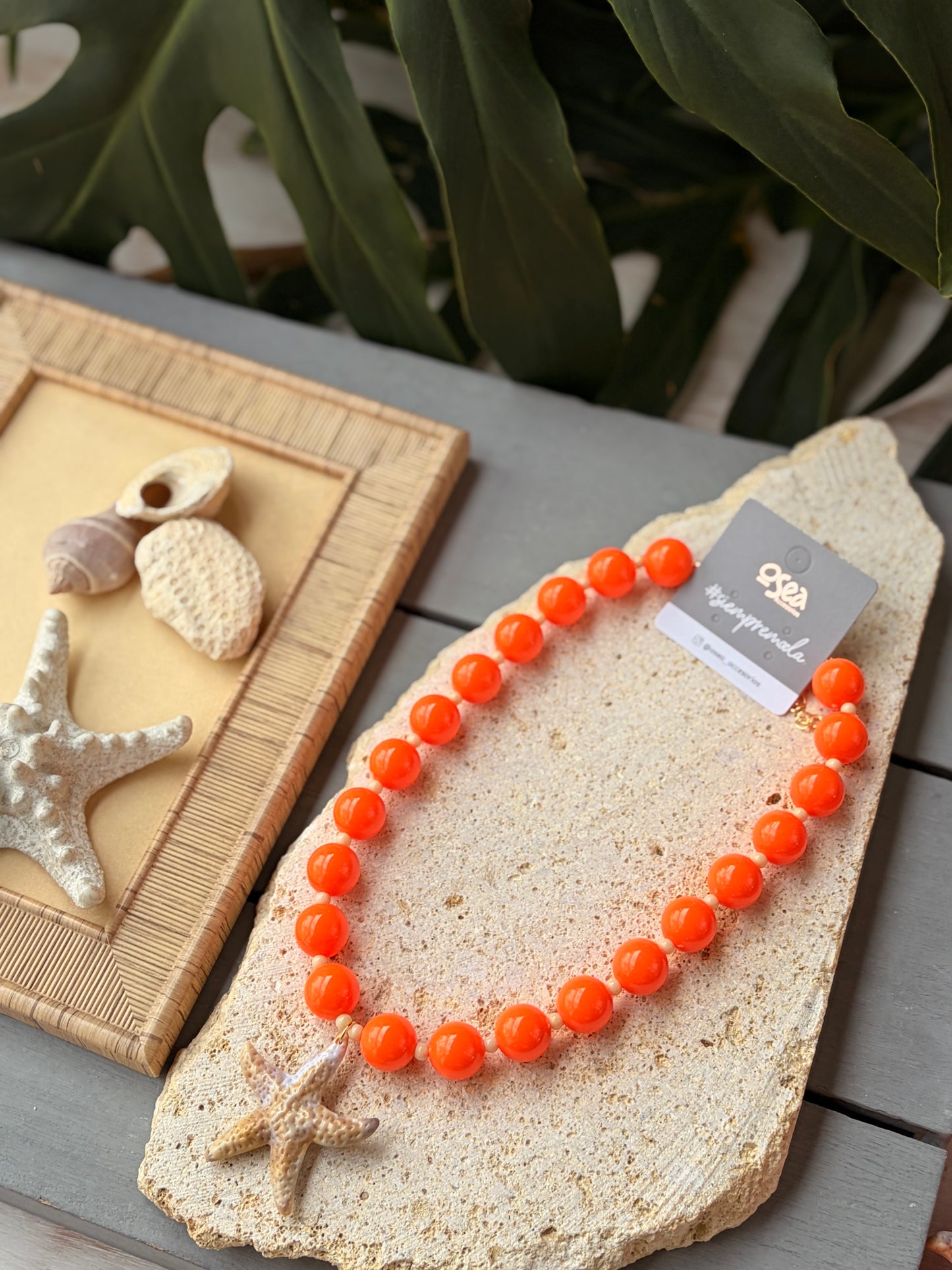 Collar bolas naranja intenso dije estrella de mar