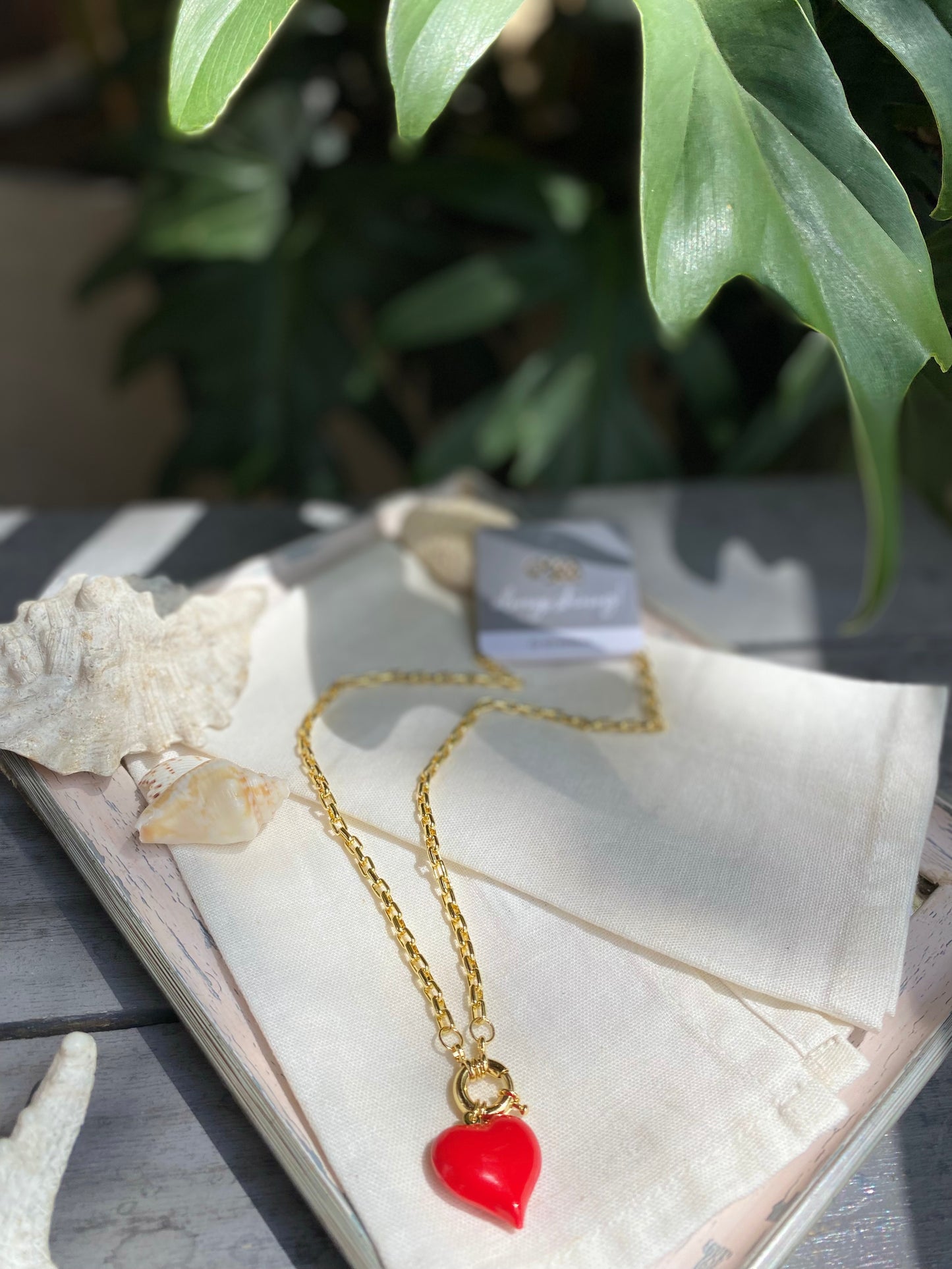 Cadena rodinada con broche náutico y dije de corazón