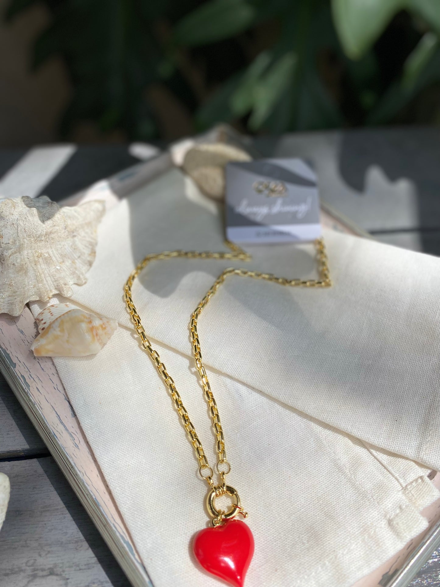 Cadena rodinada con broche náutico y dije de corazón