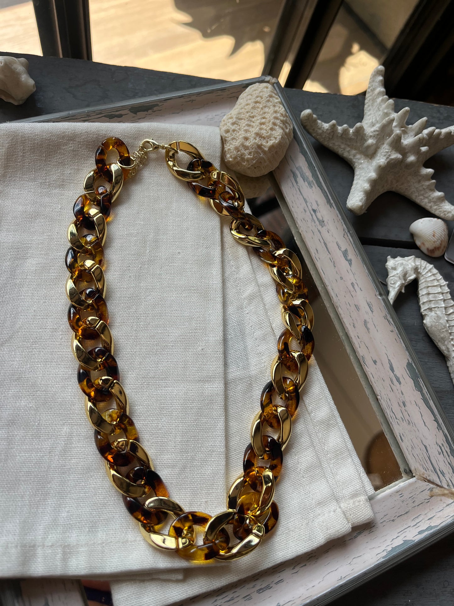 Collar corto eslabones animal print