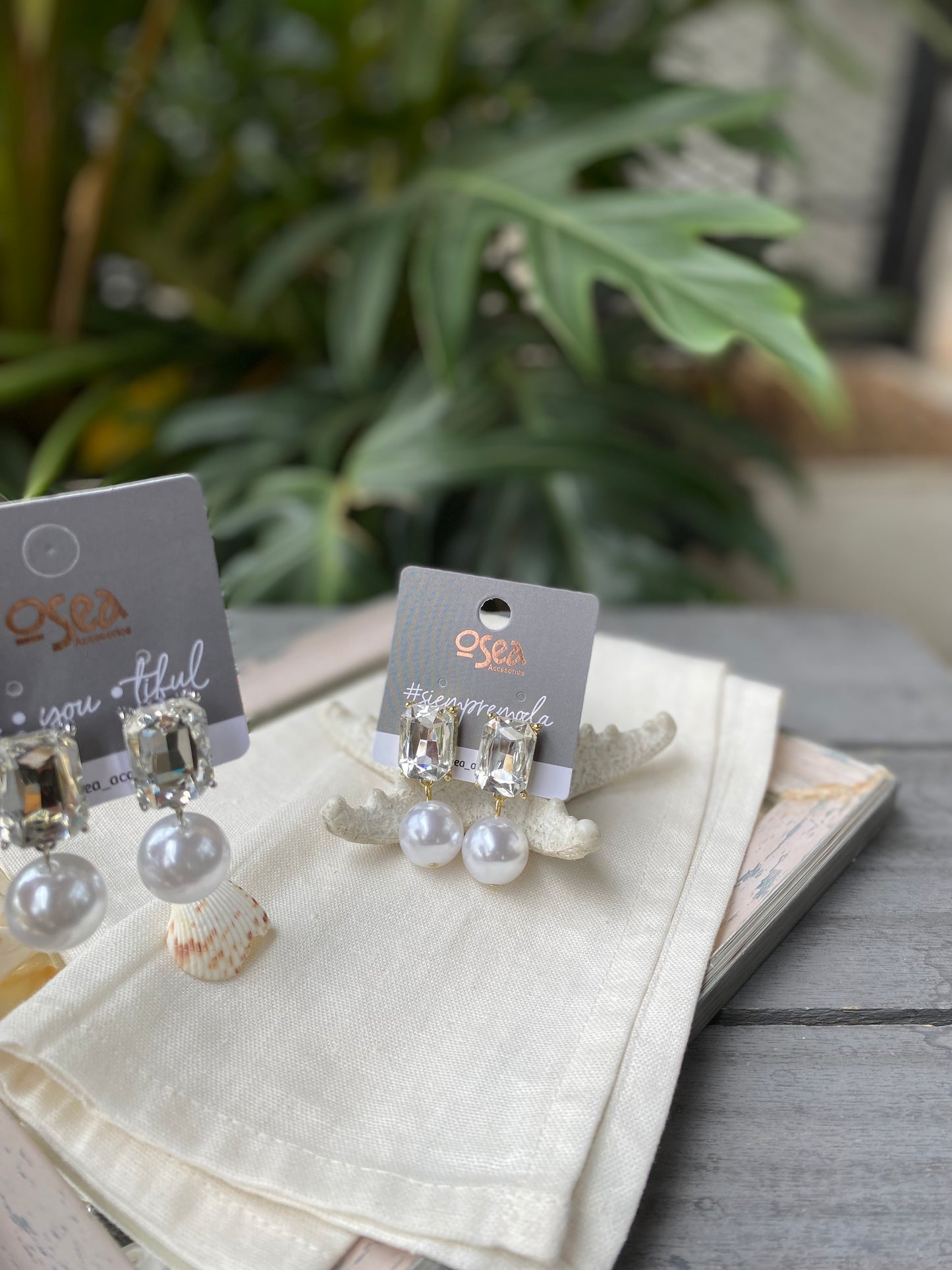 Aretes con piedra grande y perla