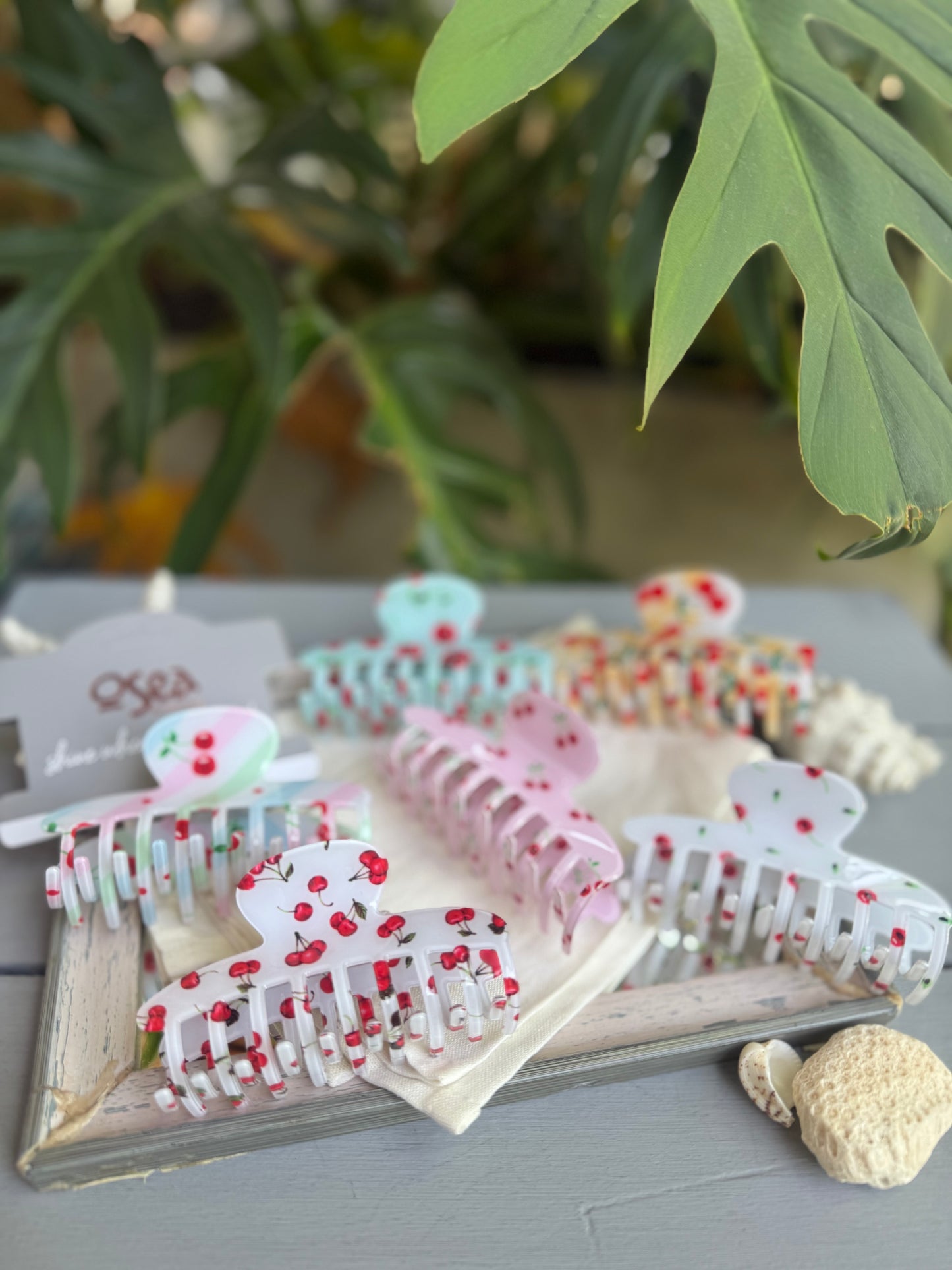 Caimán en pasta estampado cerezas