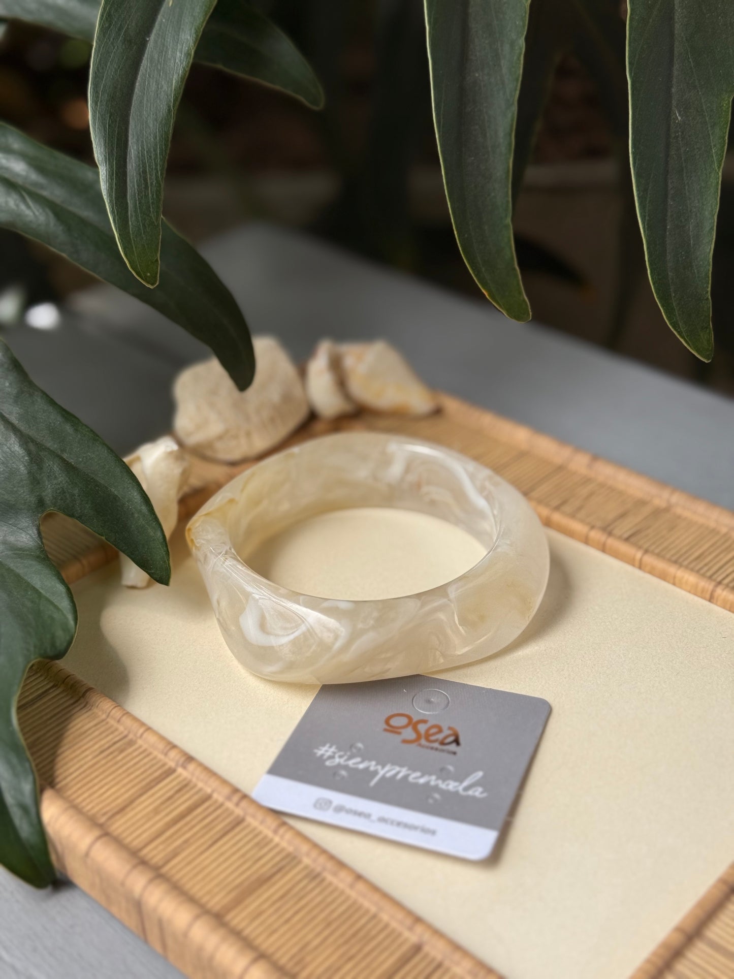 Pulsera en resina semi cuadrada