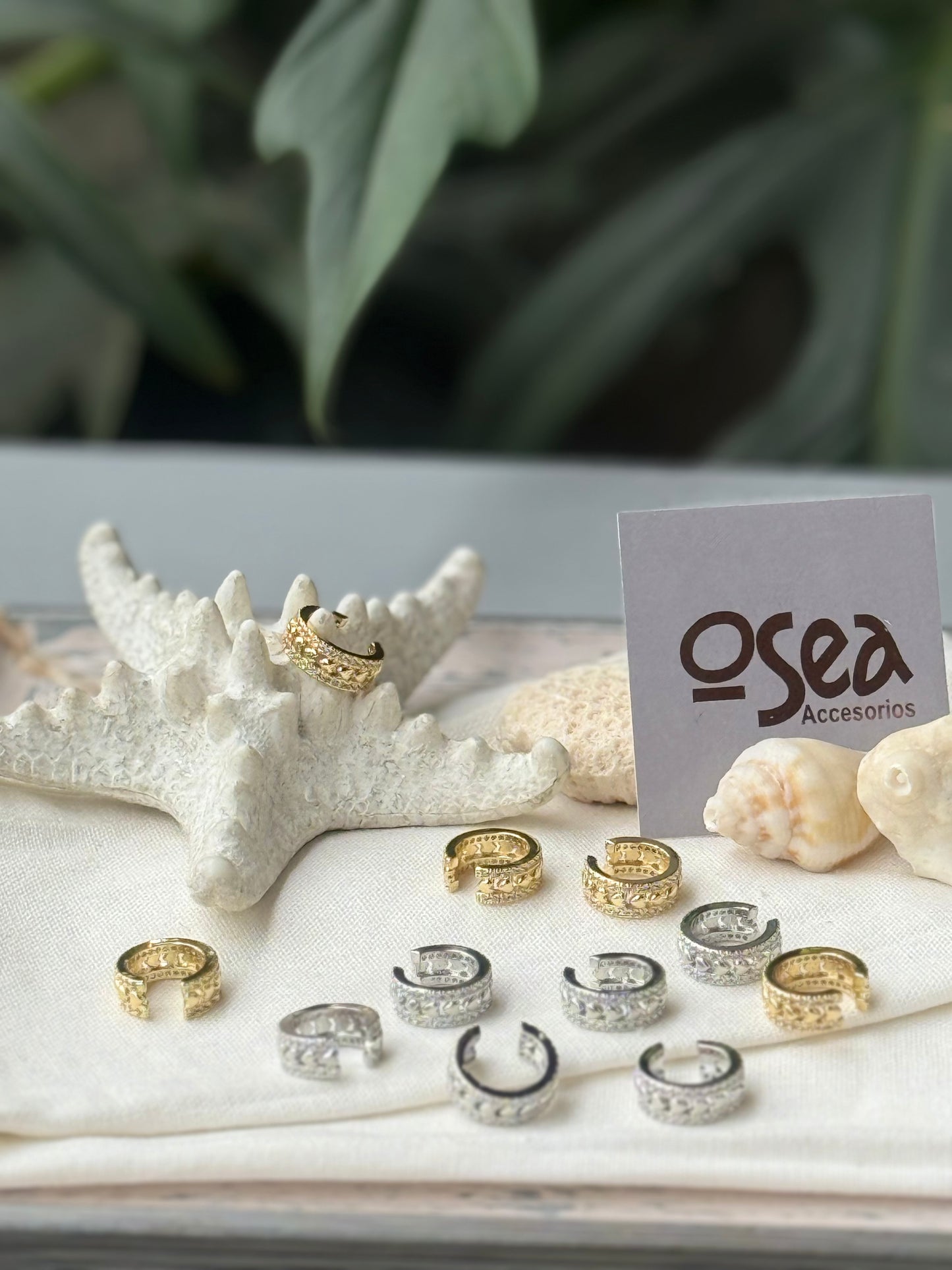 Earcuff corazones y piedras laterales