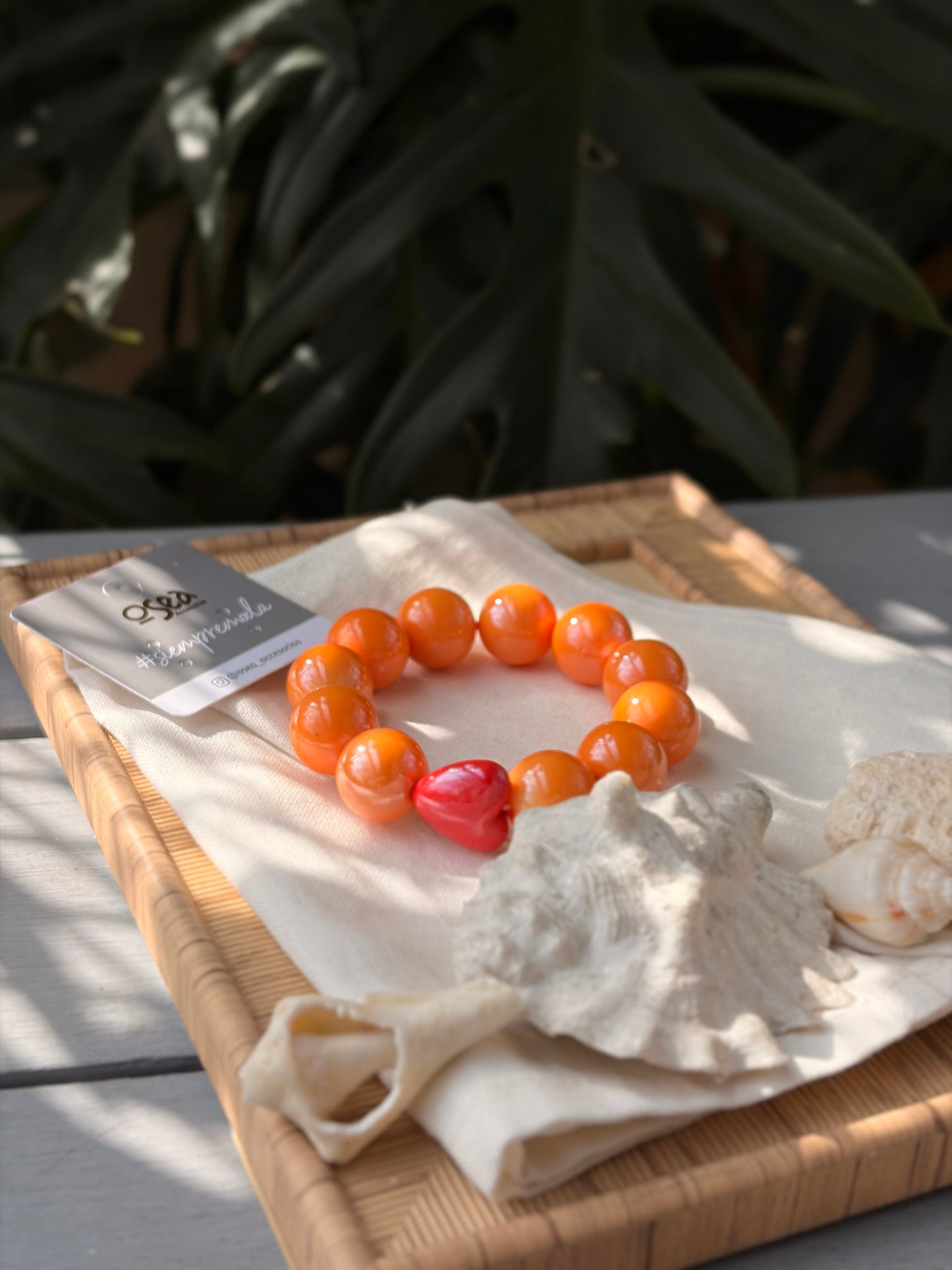 Pulsera resortada bolas en resina