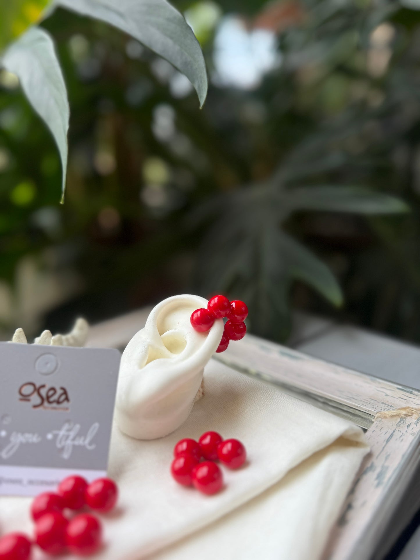 Earcuff bolas rojas