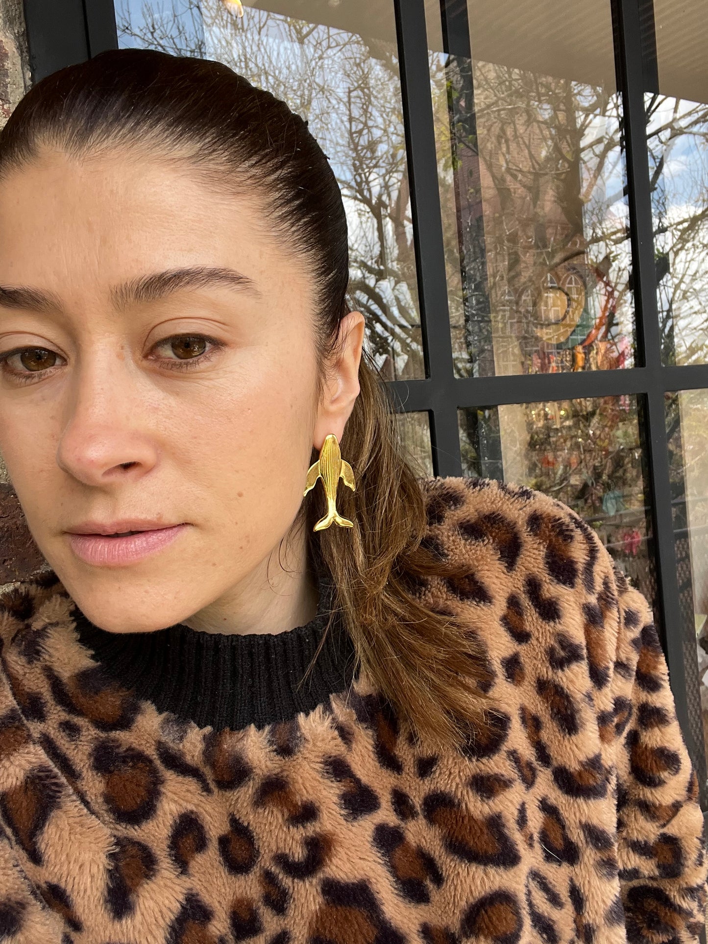 Arete topo de ballena con baño de oro 24k