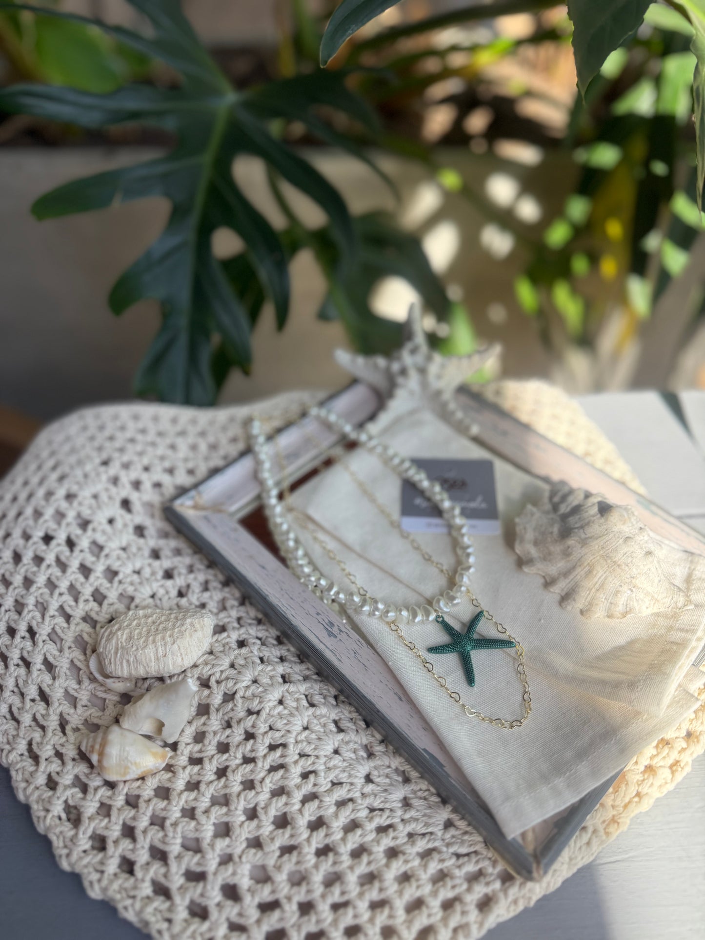 Collar doble piedra irregular dije estrella verde