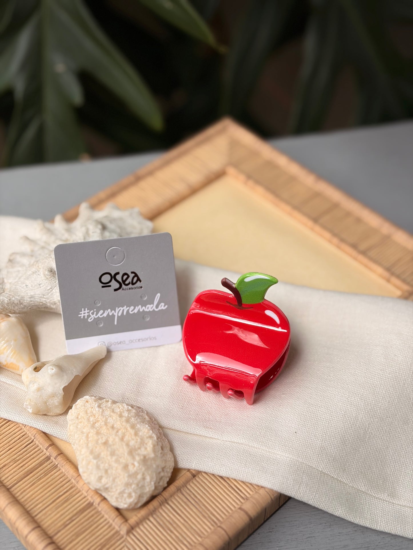 Caimán hair clip manzana