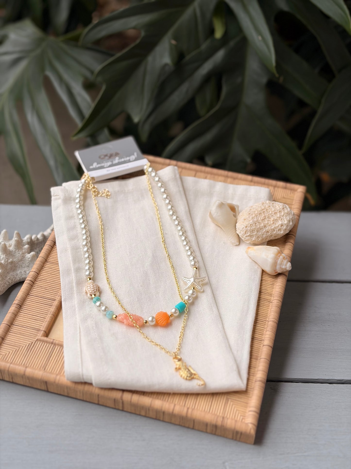 Collar doble rodinado y perlas dije caballito de mar