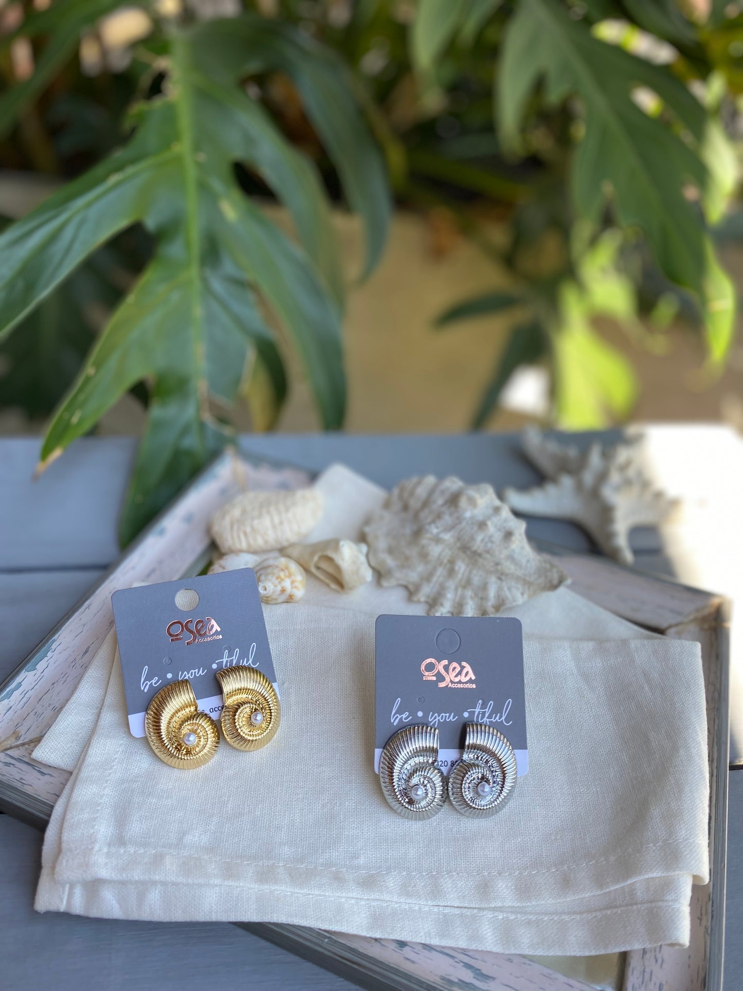 Topos caracol con perla en oro golfied