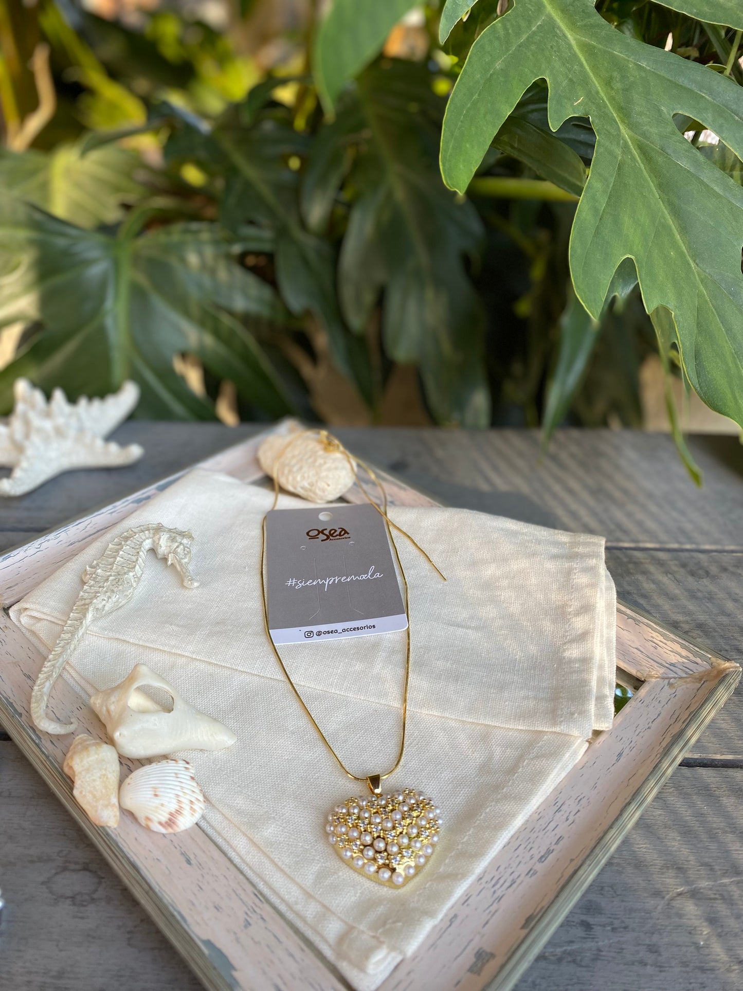 Cadena rodinada ajustable con dije de corazón con perlas