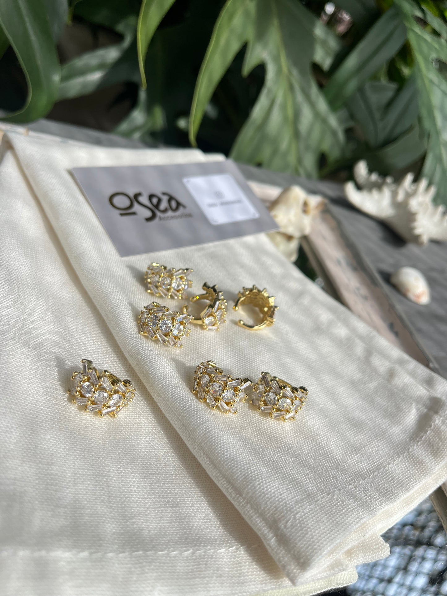 Earcuff rodinado piedras