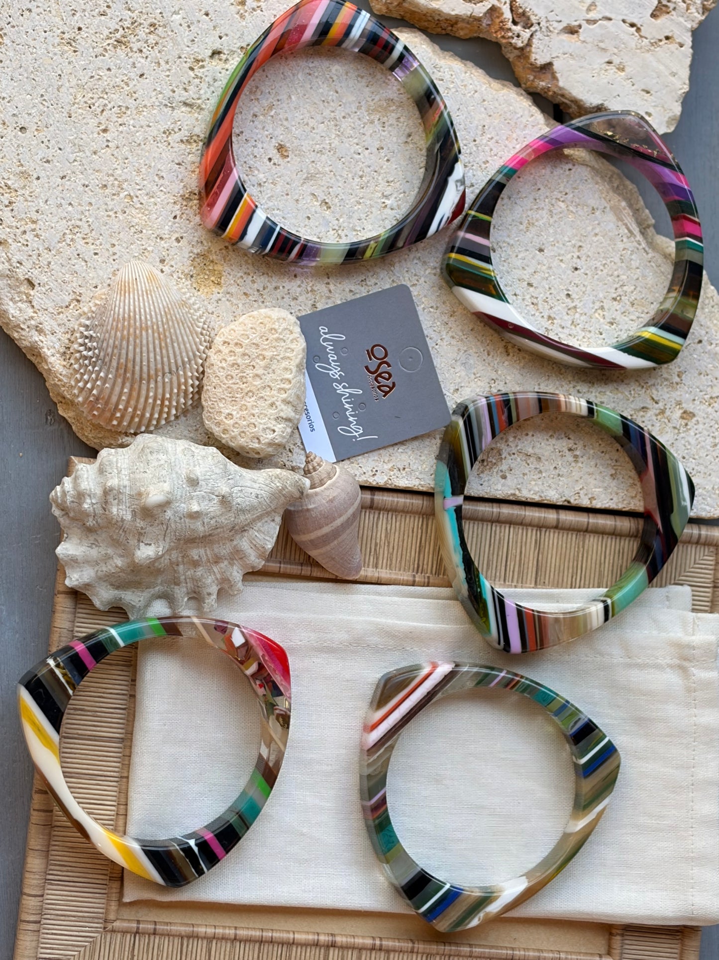 Pulsera resina triangular mix colores