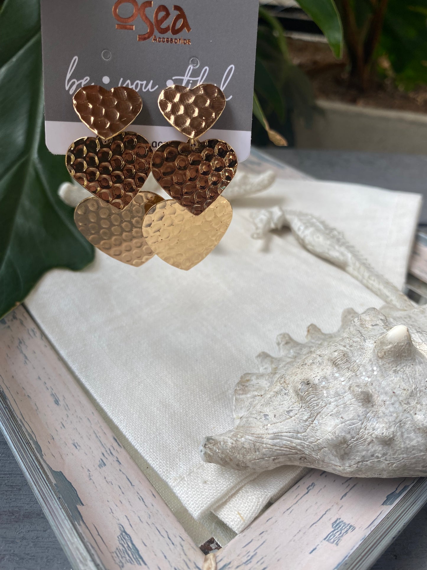 Aretes triple corazón efecto panal
