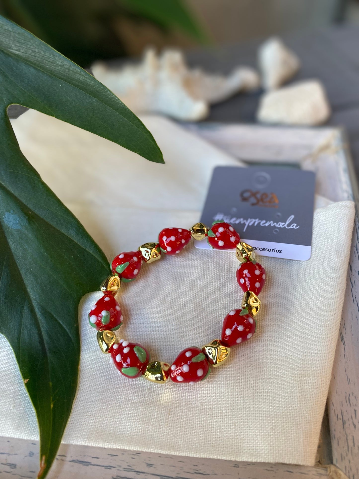 Pulsera resortada de fresas