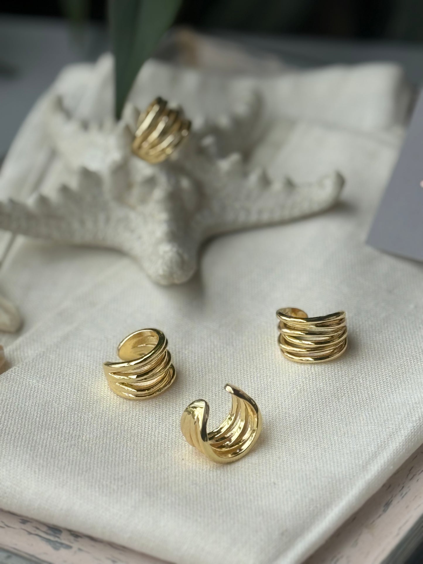 Earcuff rodinado líneas irregulares