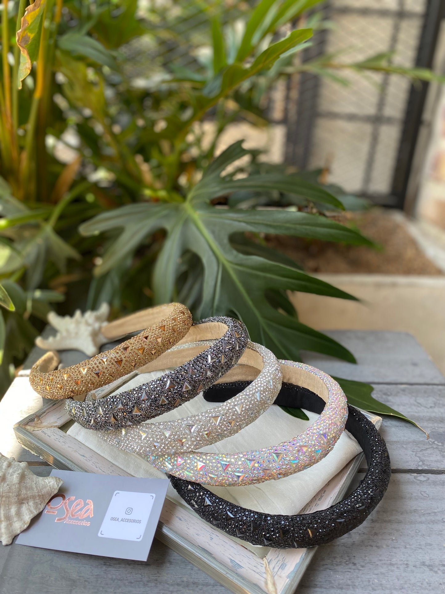 Diadema piedras con taches triangulares