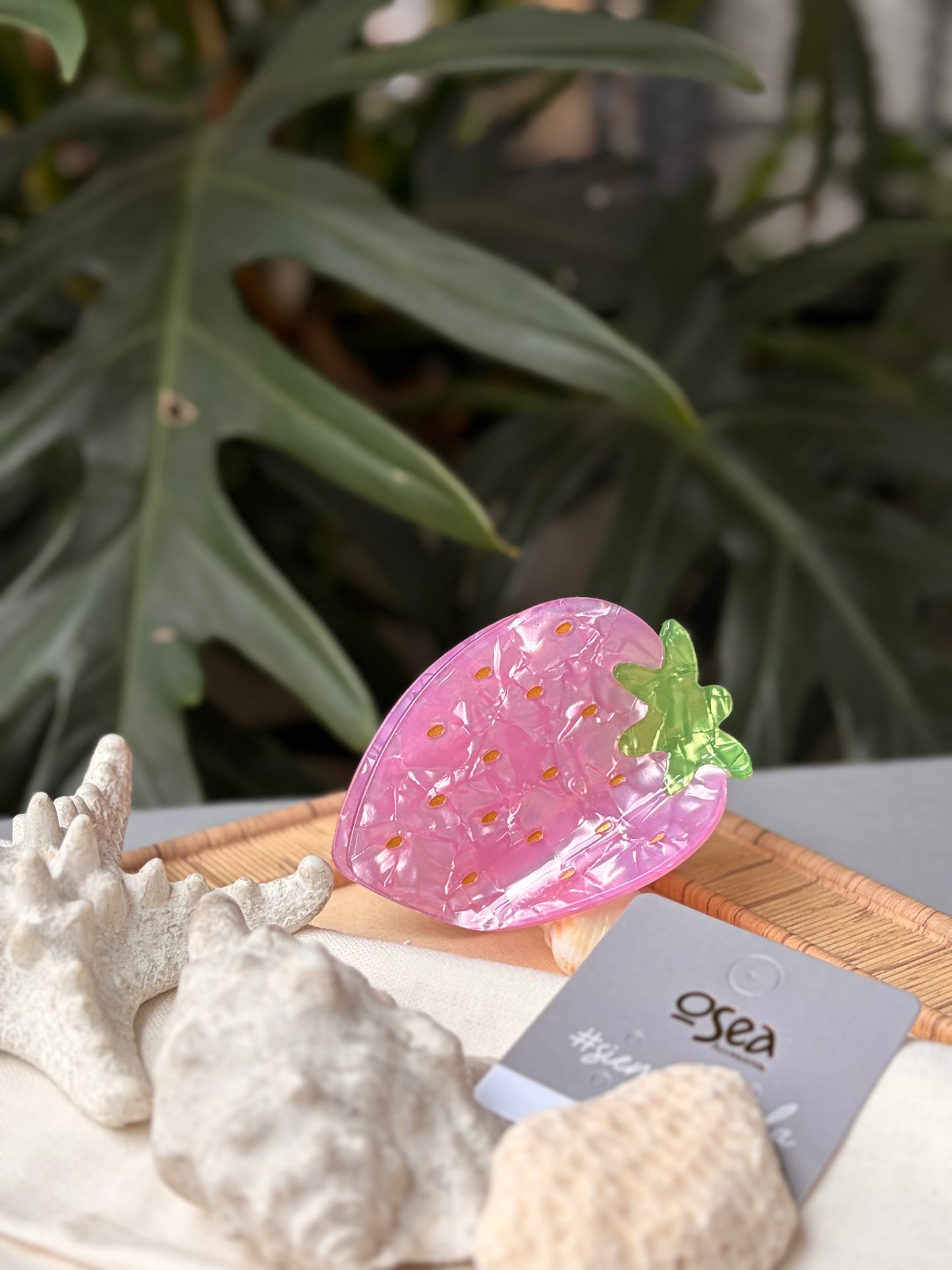 Caimán hair clip fresa nacarada