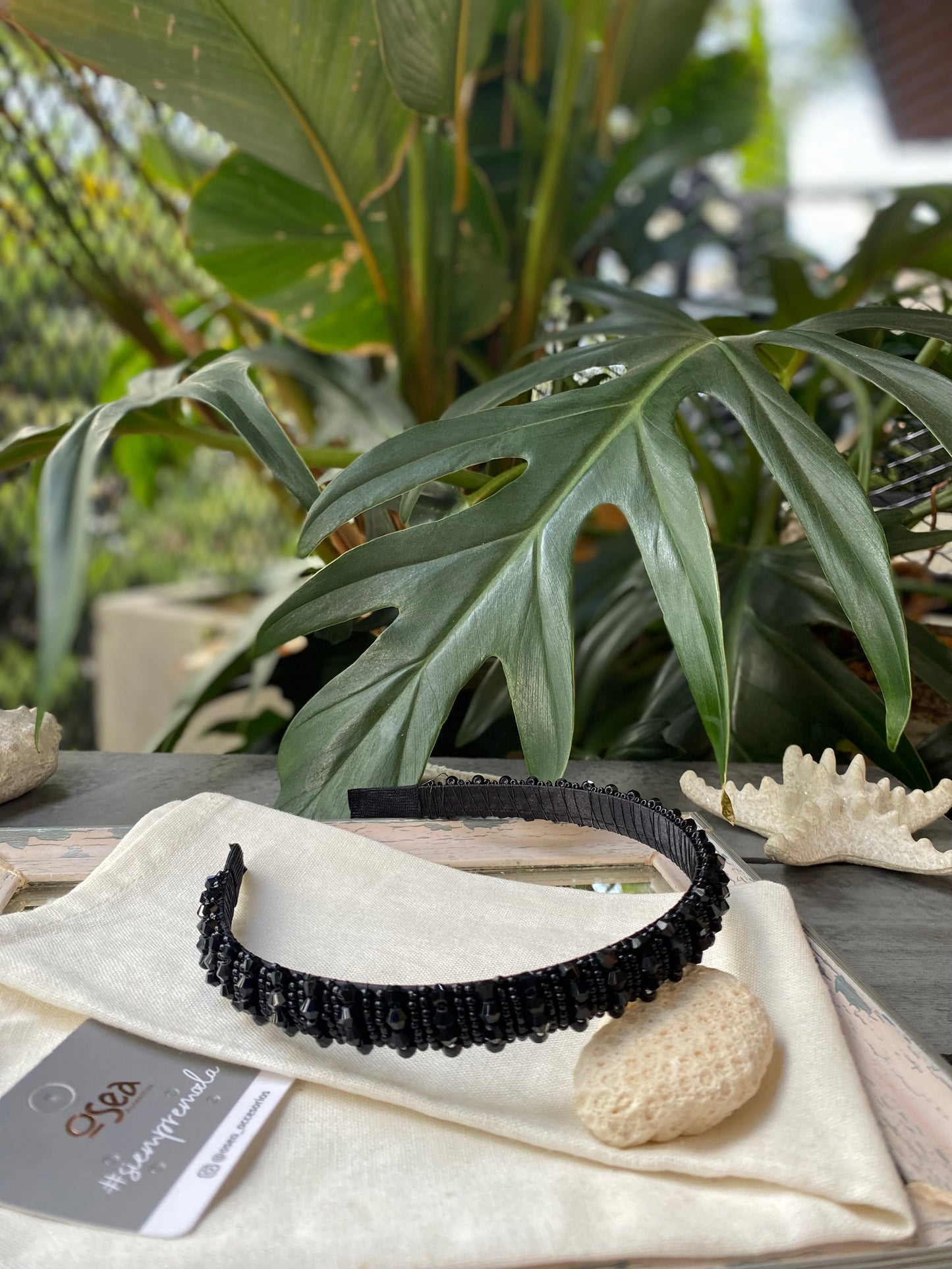 Diadema de piedras en fantasía