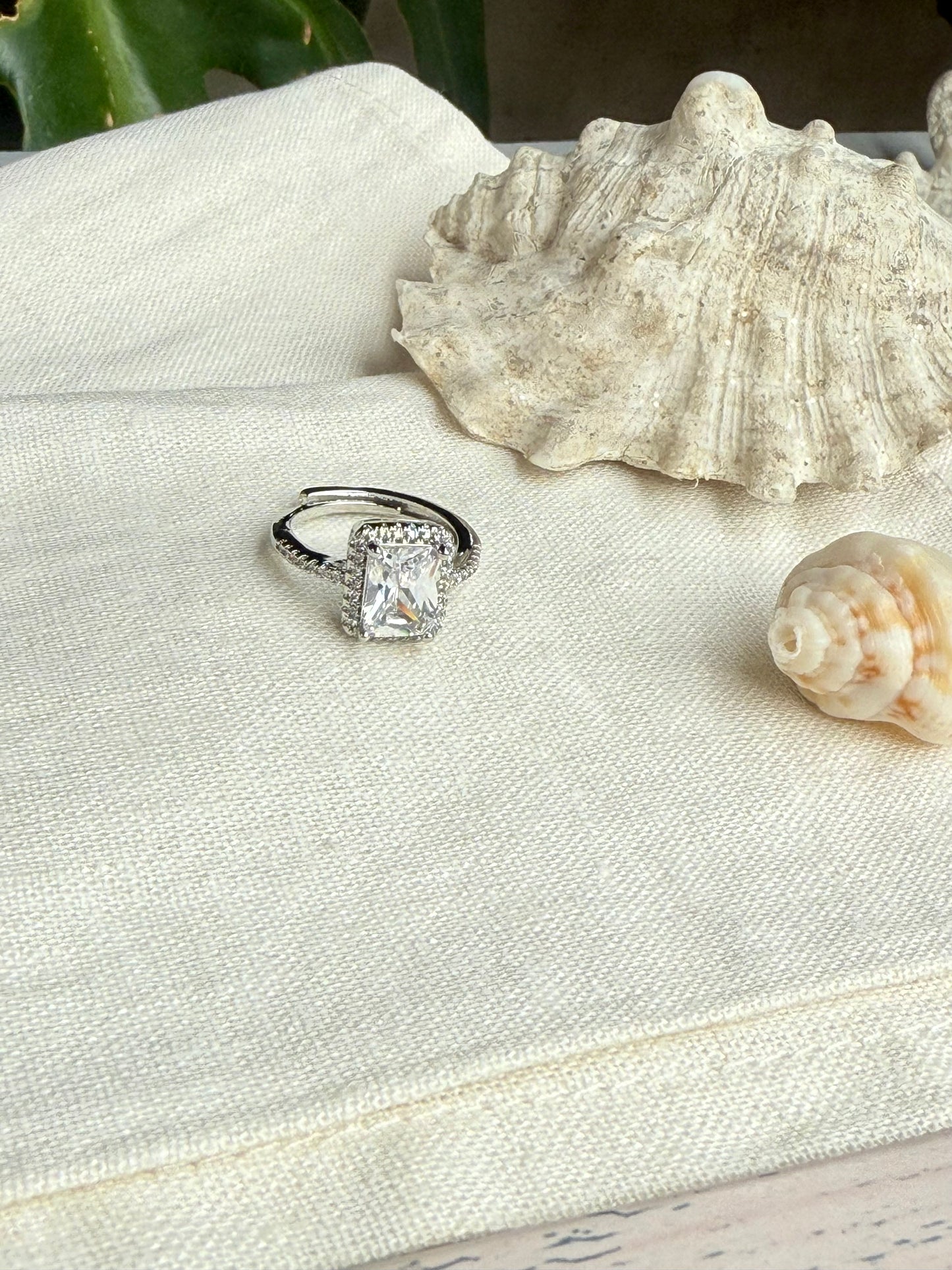 Anillo rodinado piedra cuadrada