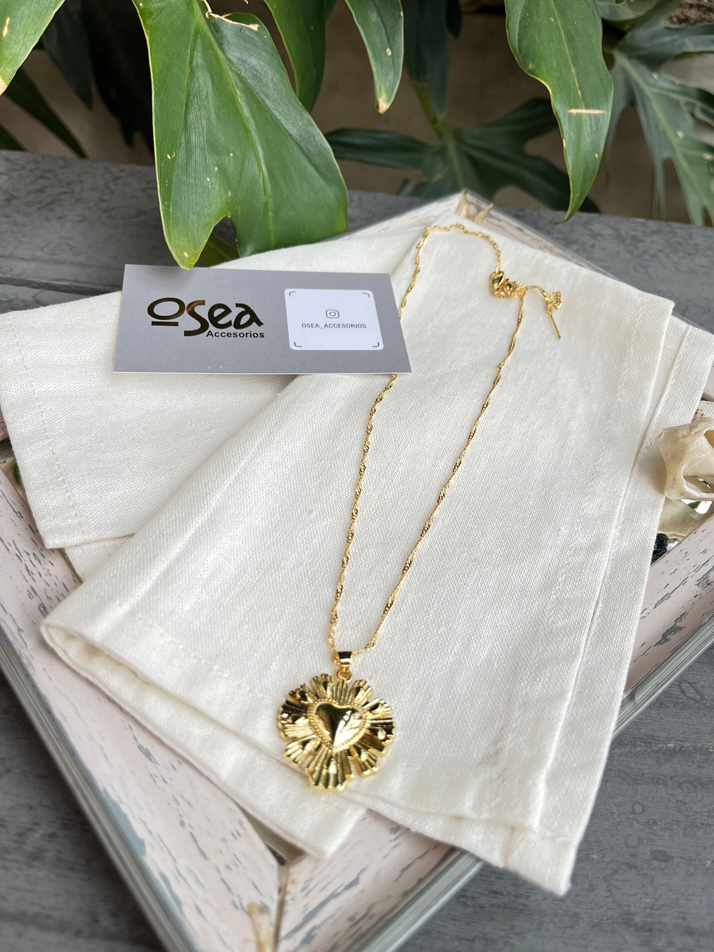 Cadena rodinada con dije de corazón destello