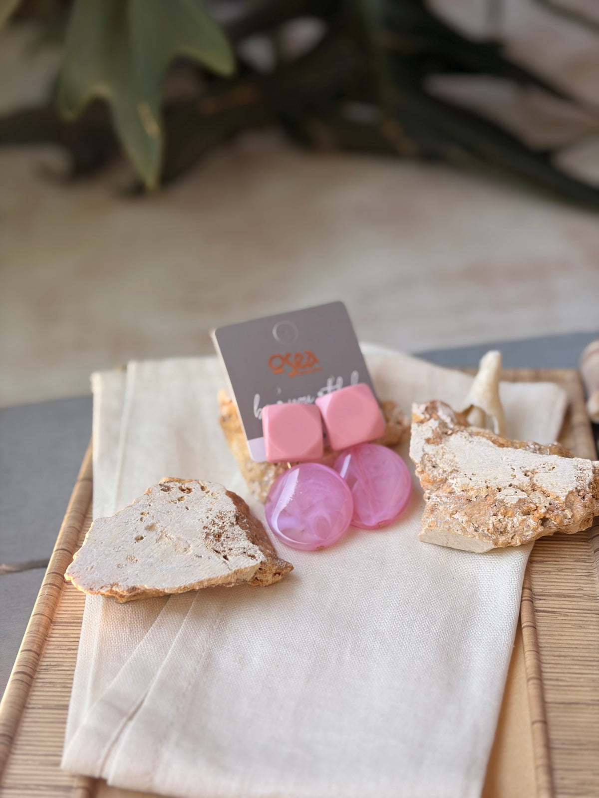 Aretes en resina rosados doble cuerpo