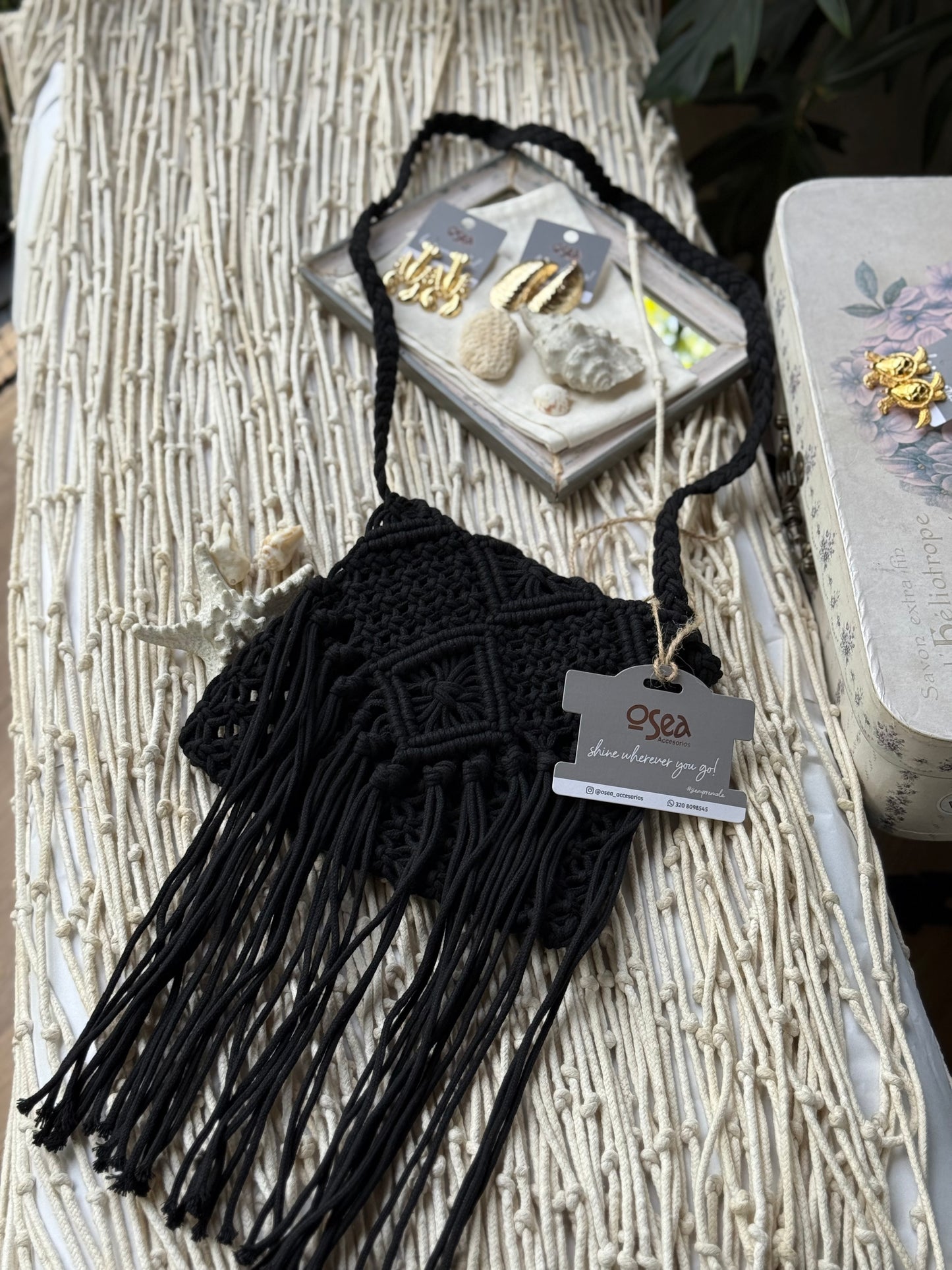 Bolso pequeño manos libres macramé