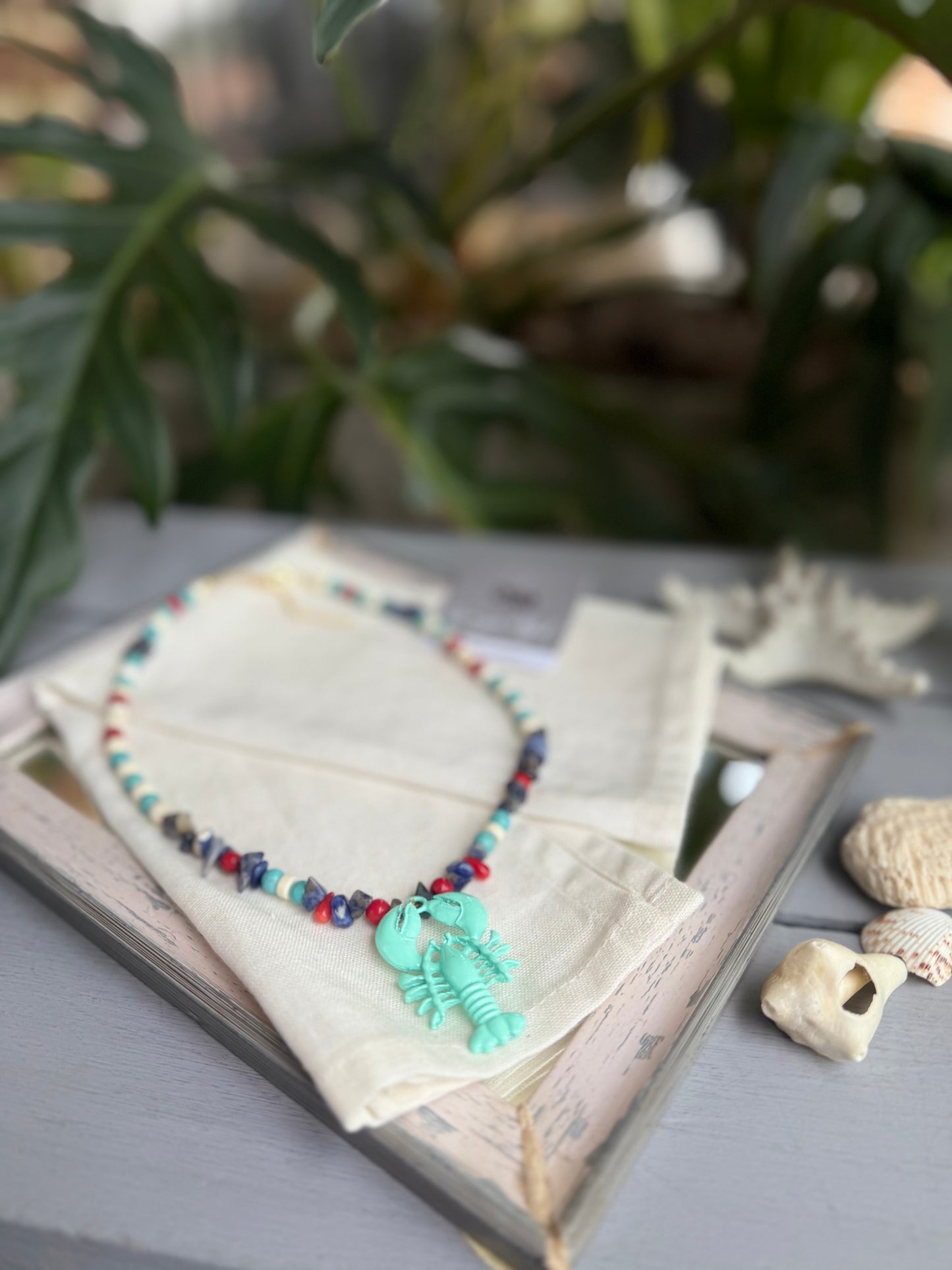 Collar piedras y langosta colores