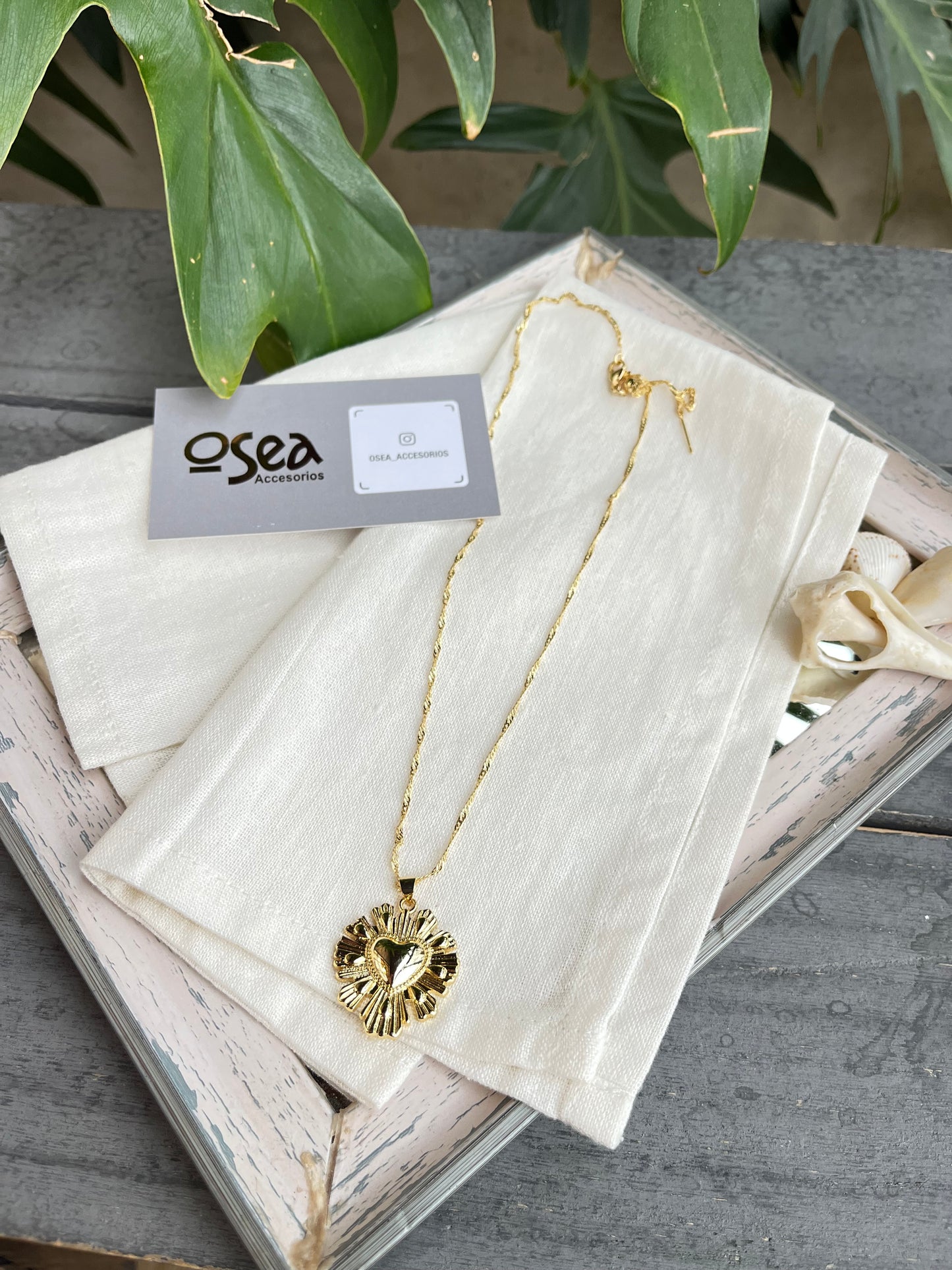 Cadena rodinada con dije de corazón destello