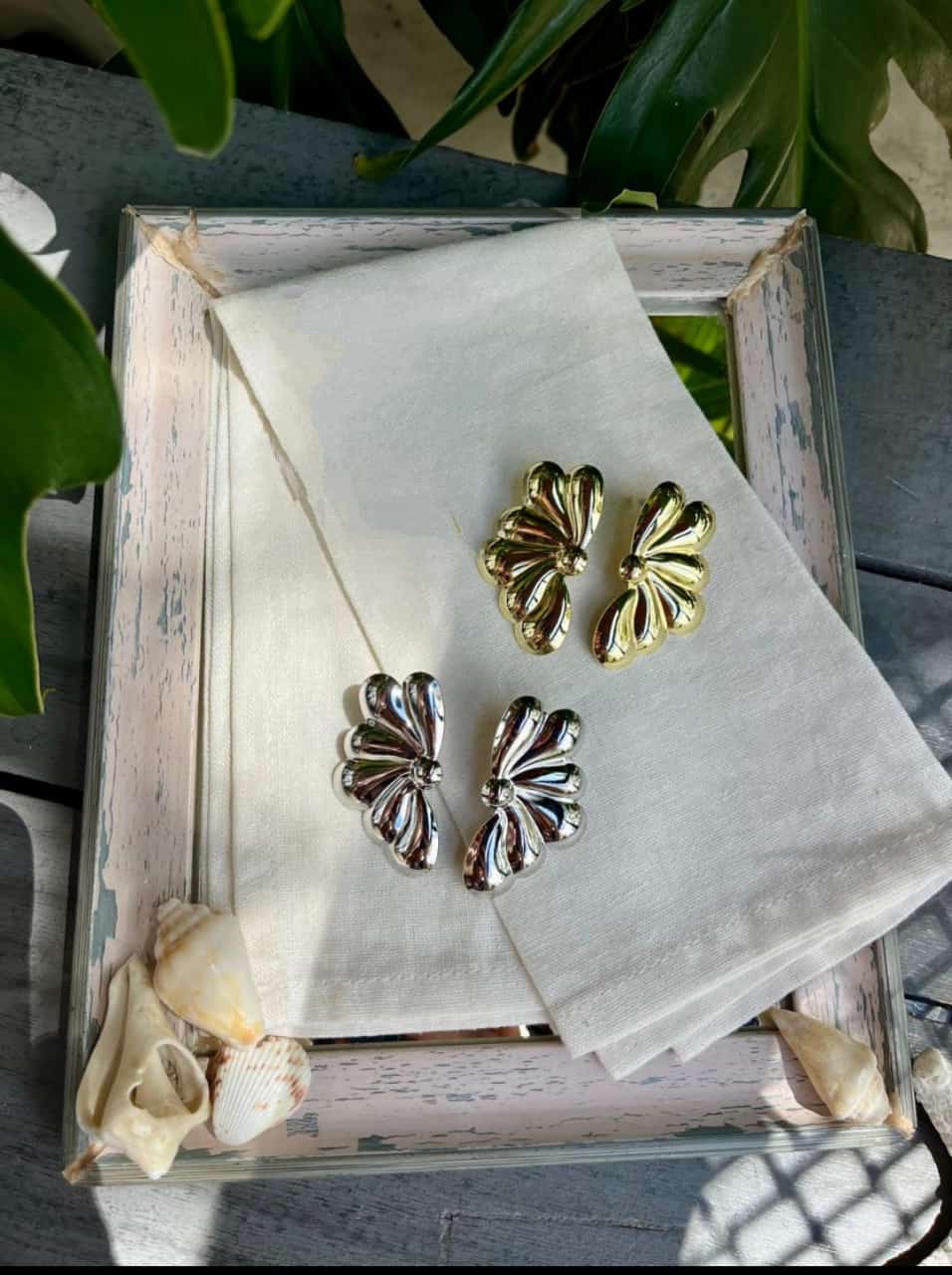 Topo media flor en oro golfied