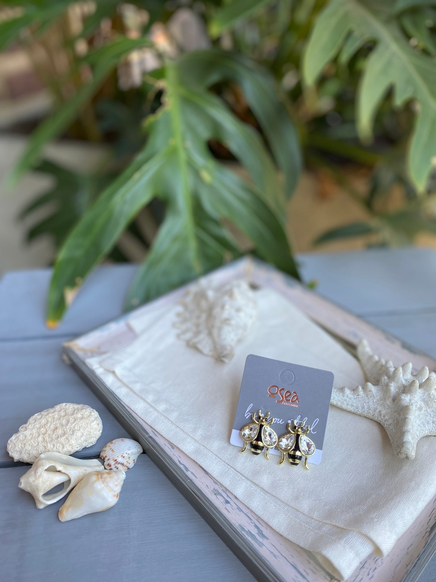 Topos rodinados de abeja con piedra tipo cristal