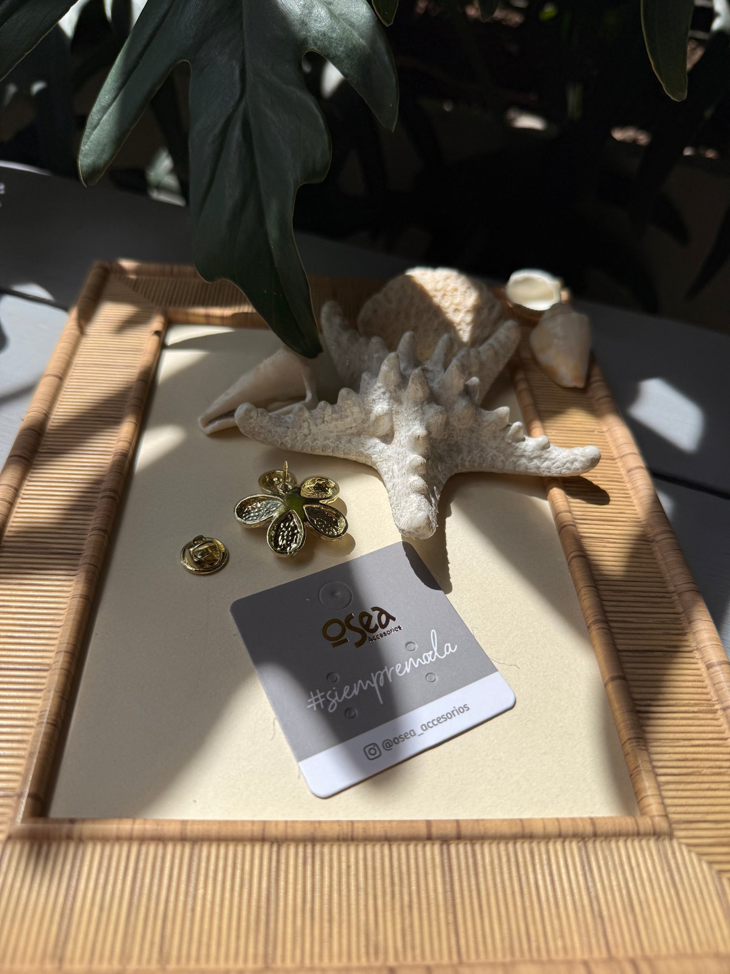 Pin o prendedor en flor